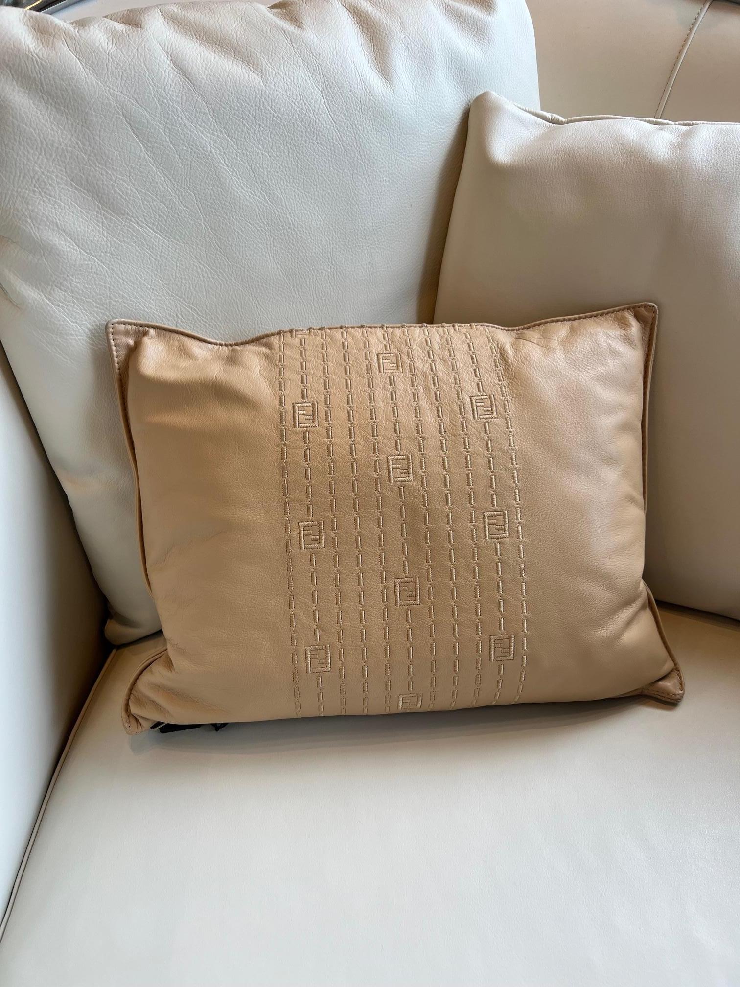 Fendi Casa Caramel leather cushion  In New Condition For Sale In Vancouver, CA