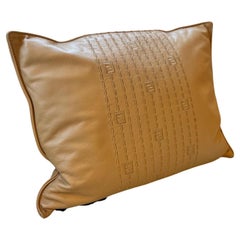 Fendi Casa Coussin en cuir caramel