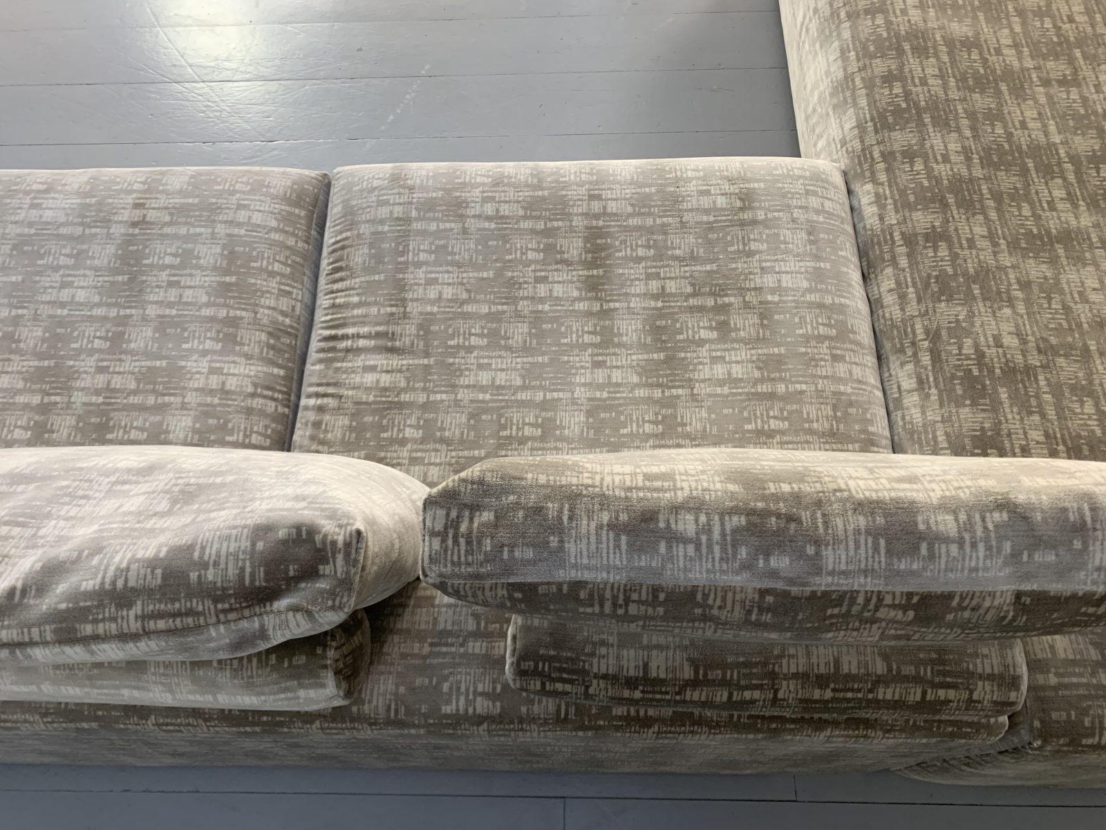 Fendi Casa L-Shape Sofa – 6-Seat – in Patterned Velvet For Sale 4