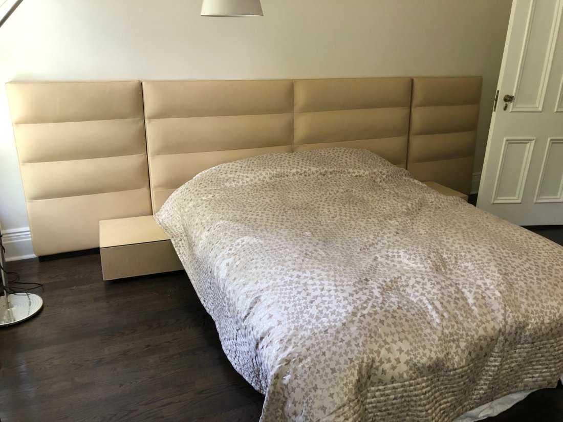 italien Tête de lit Casa King Size en cuir avec tables de nuit intégrées en cuir Fendi  en vente