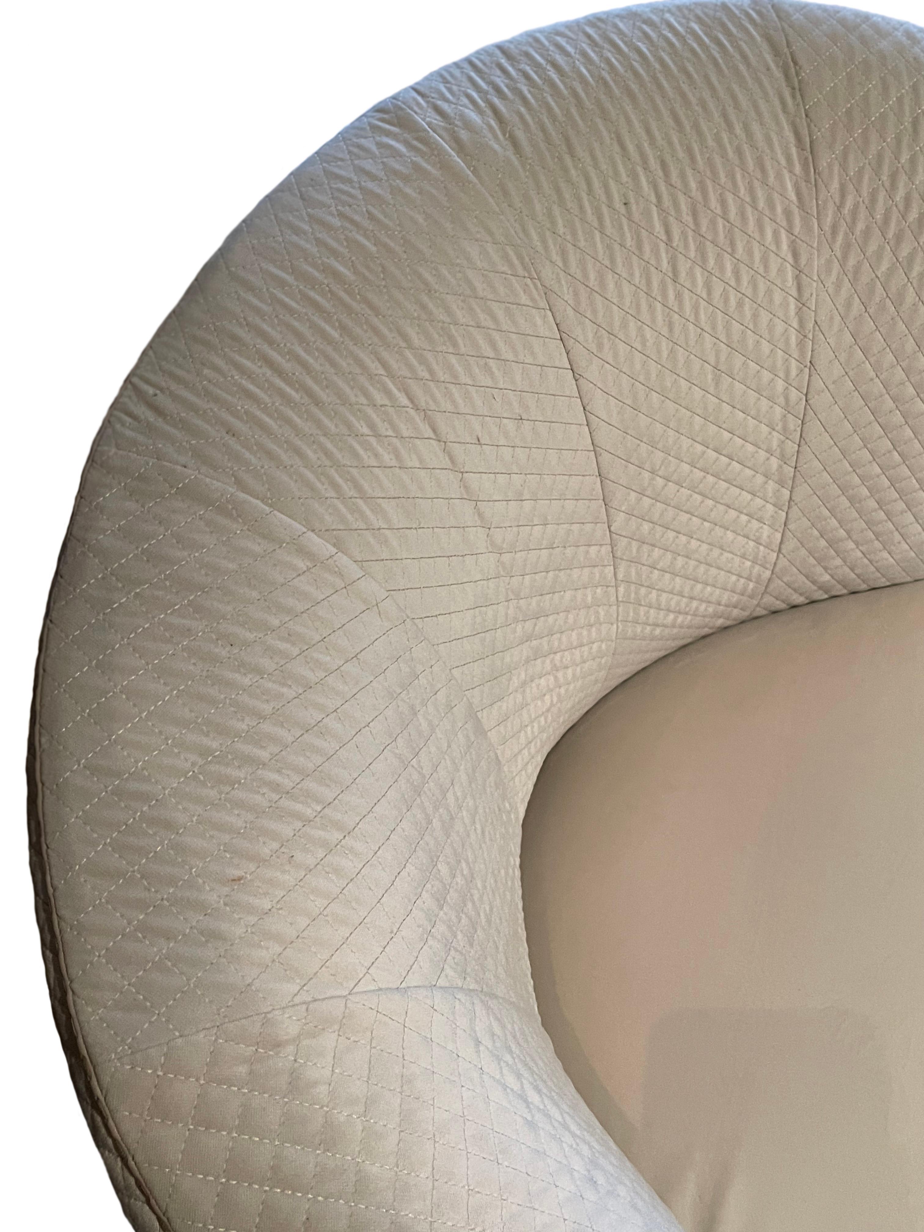 Modern Pair of Swivel Chairs in Cream Velvet Quilted Upholstery by Fendi Casa, Italy 