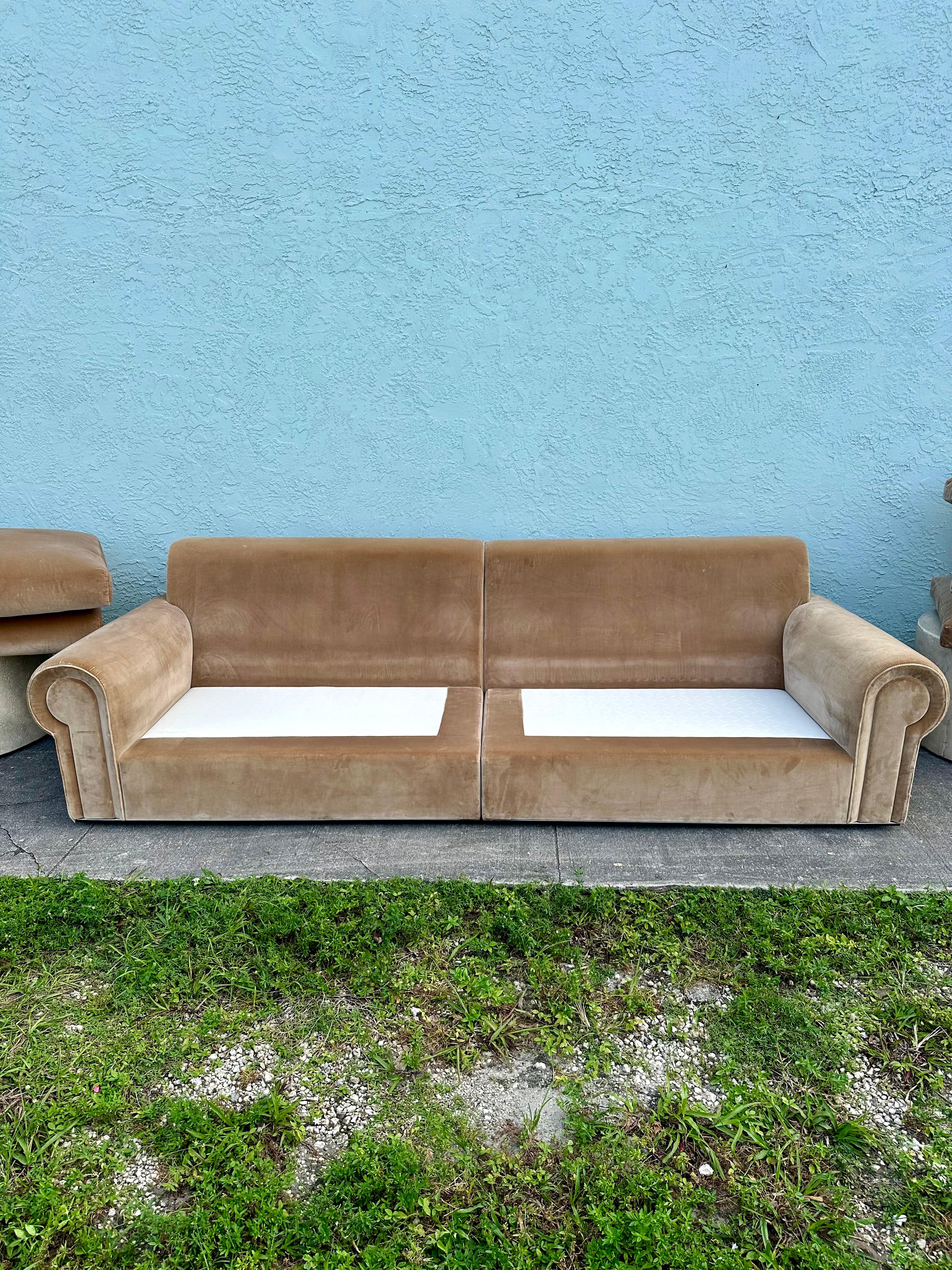 Fendi Casa Sofá Modular Abatible de Terciopelo Tan Camel en venta 8