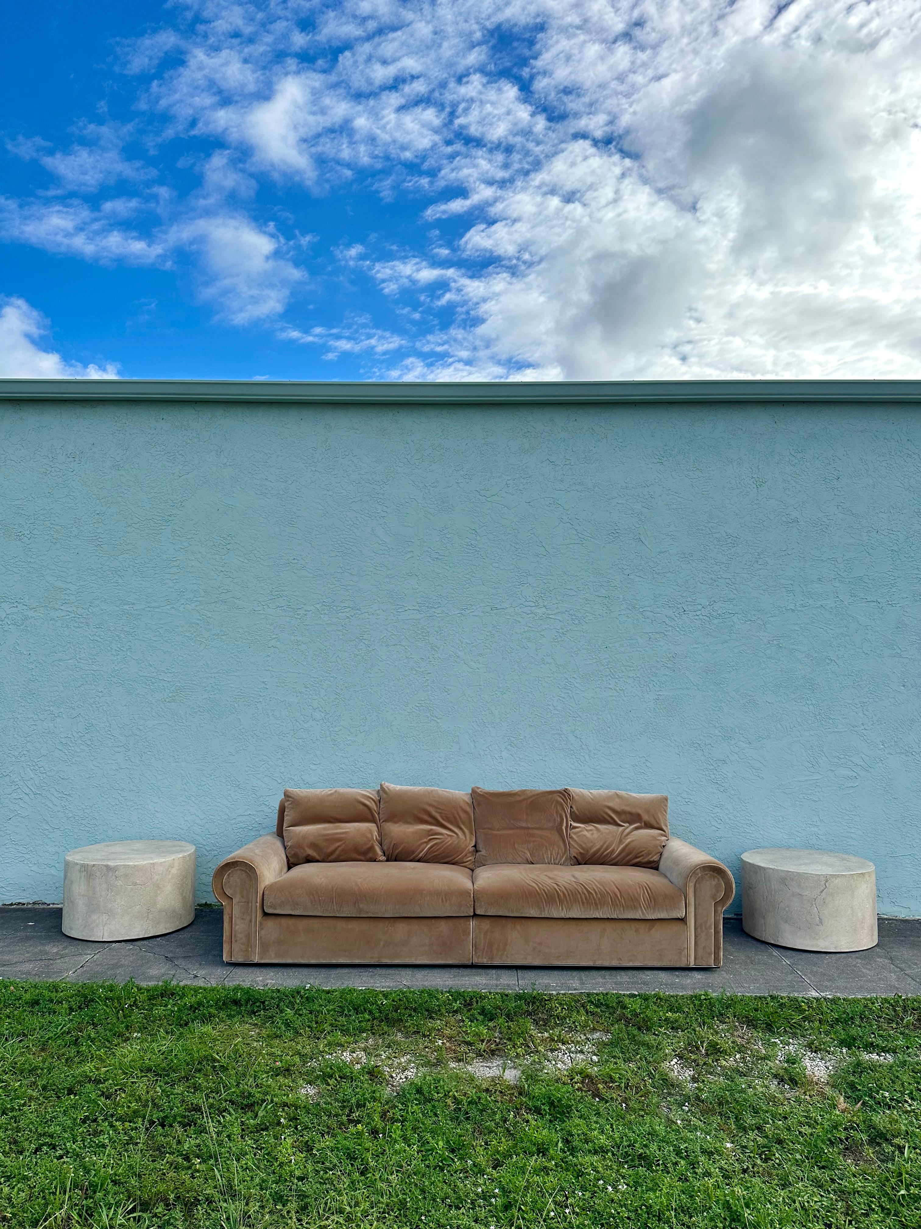 Fendi Casa Sofá Modular Abatible de Terciopelo Tan Camel Moderno de mediados de siglo en venta