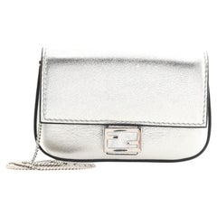 Fendi Tasche mit Kette Baguette Charm aus Leder Nano