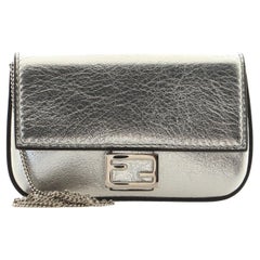 Fendi Tasche mit Kette Baguette Charm aus Leder Nano