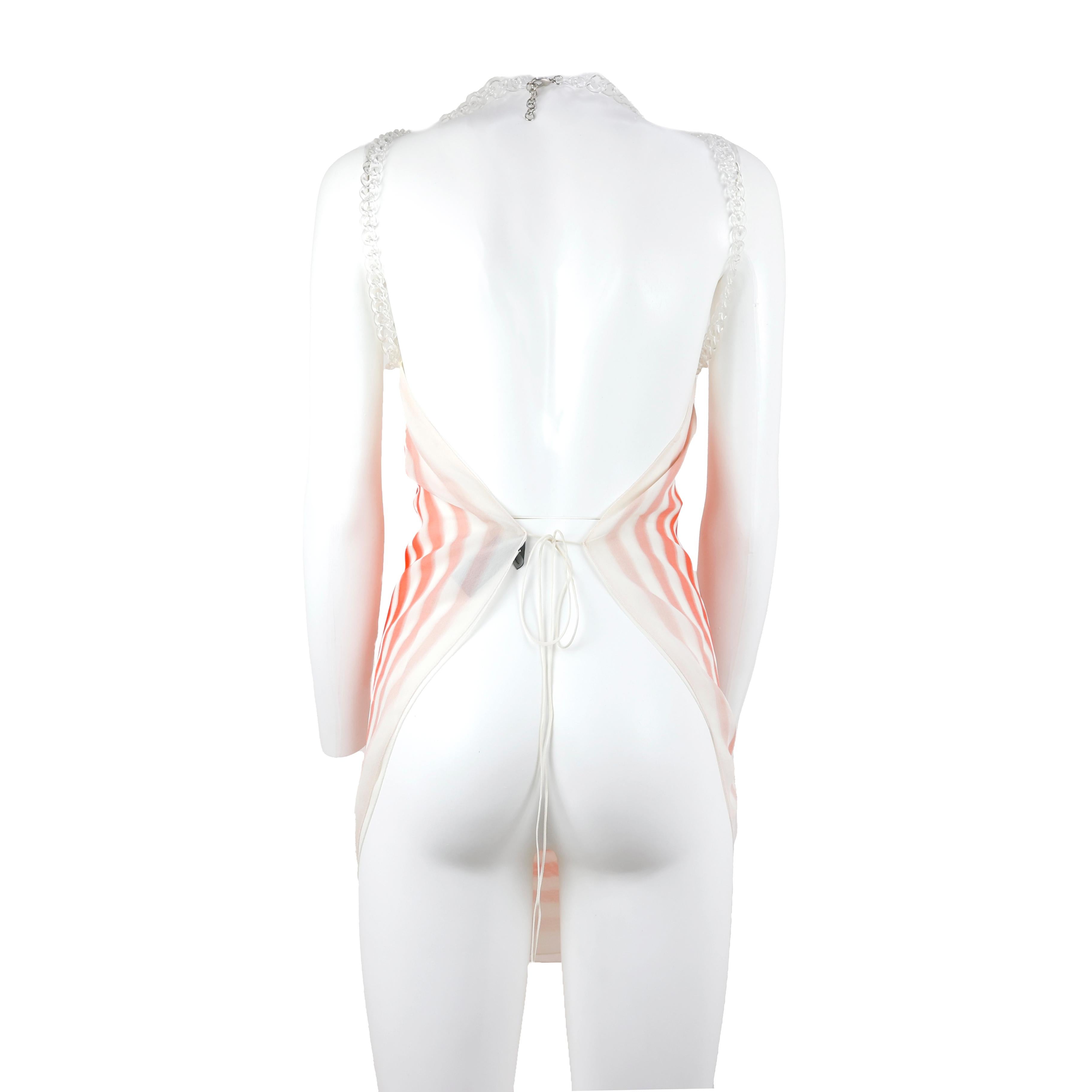 Top Fendi con catena in vetro plexi, taglia 40 IT.


Condizioni:
Eccellente.