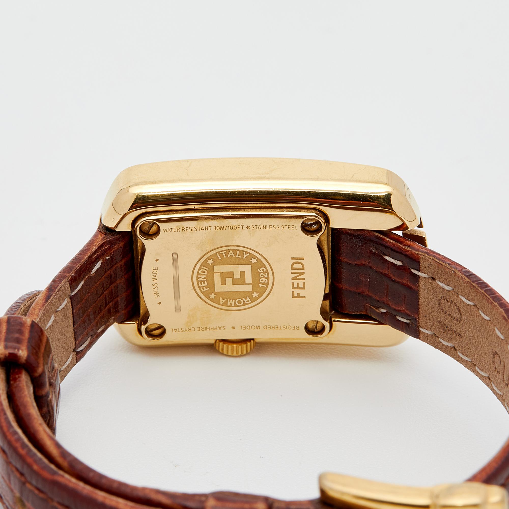 Montre-bracelet pour femme Chameleon en cuir plaqué or champagne Fendi, 30000L, 18 mm Bon état à Dubai, Al Qouz 2