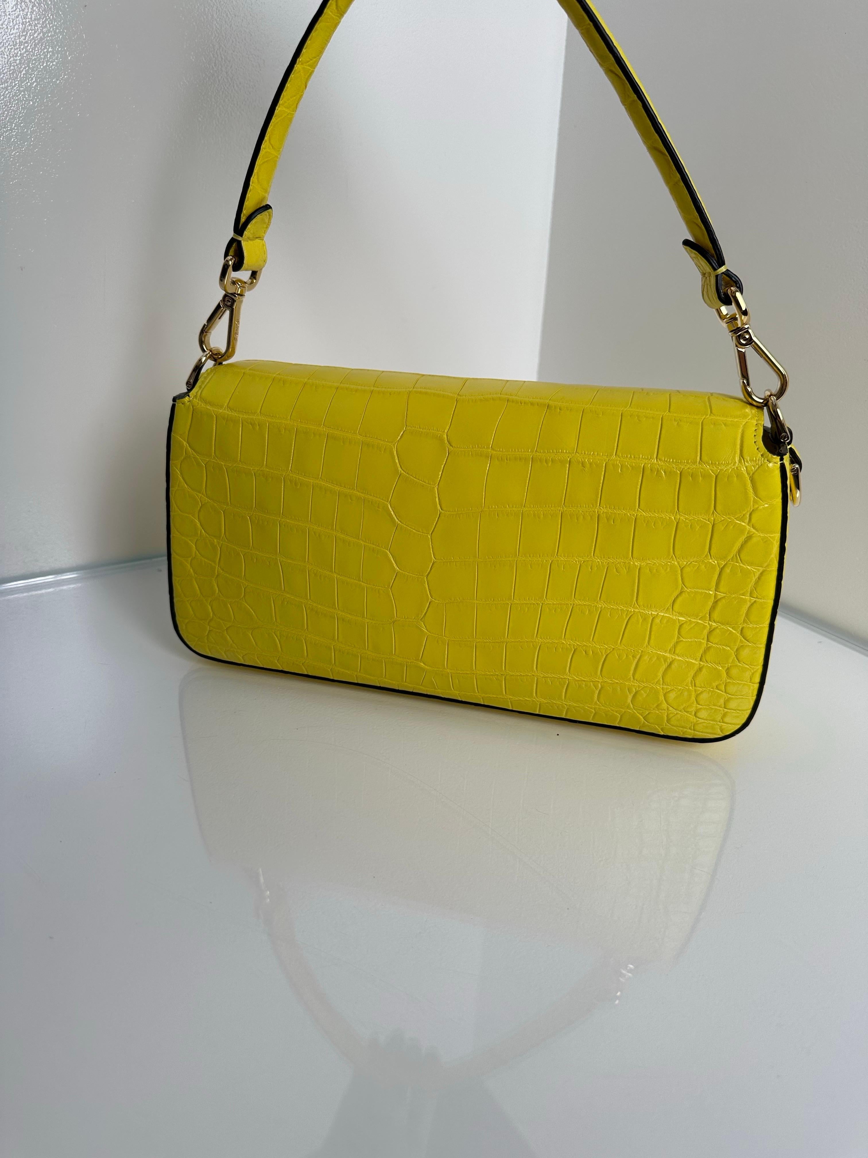 Fendi Chartreuse Exotic Baguette Gold Hardware en Nuevo estado para la venta en Athens, GA