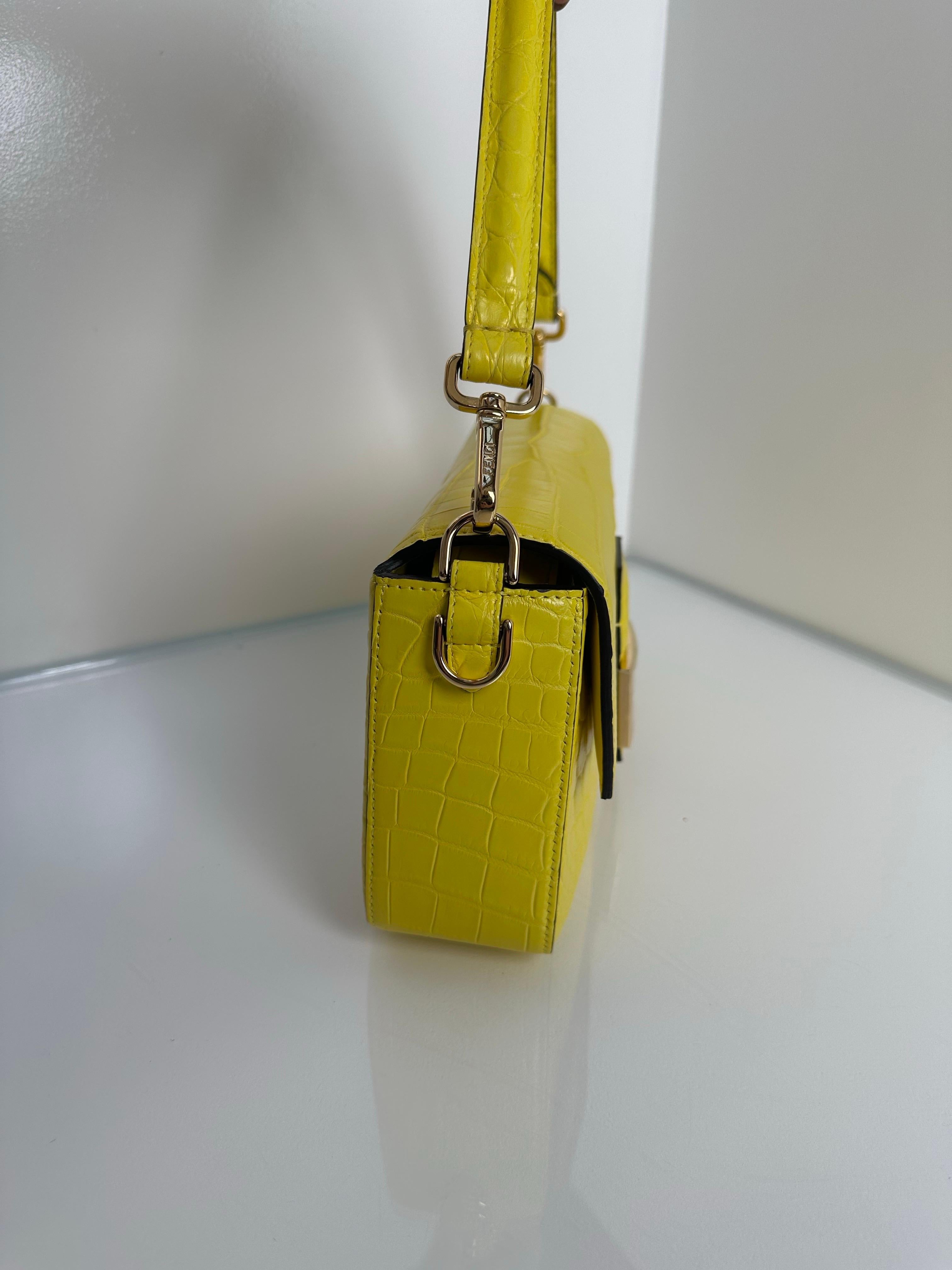 Fendi Chartreuse Exotic Baguette Gold Hardware en venta 2