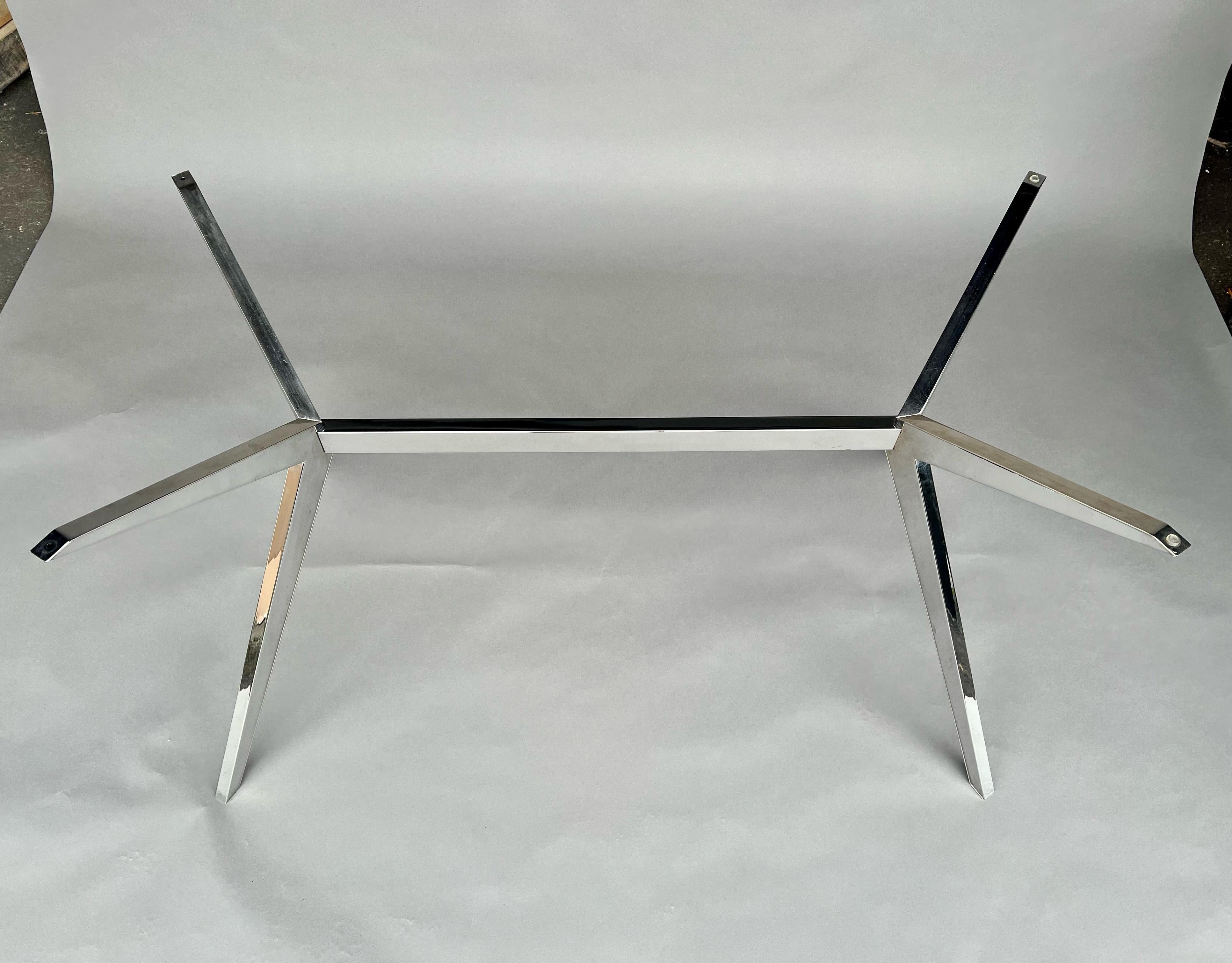 This Fendi Chrome Sculptural Table has beautiful clean lines and a modern aesthetic.