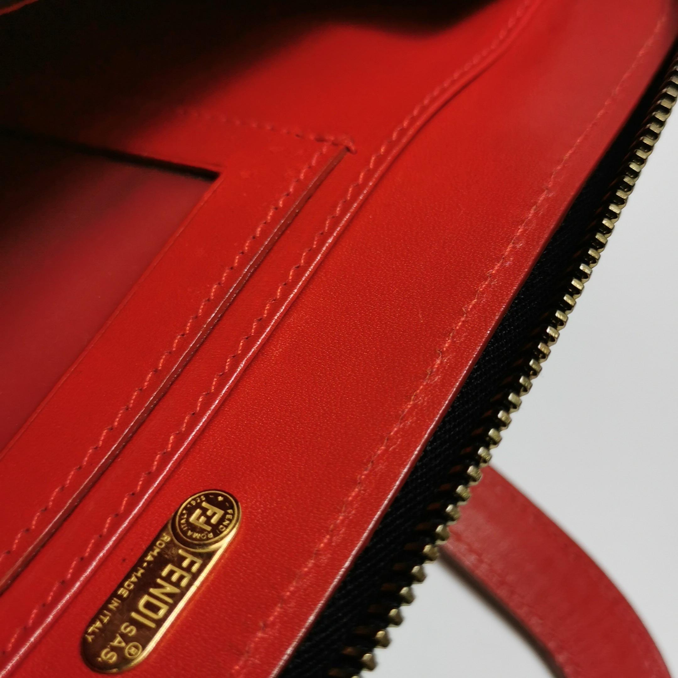 Pochette Fendi in denim con stampa leopardo e manici in pelle rossa 11