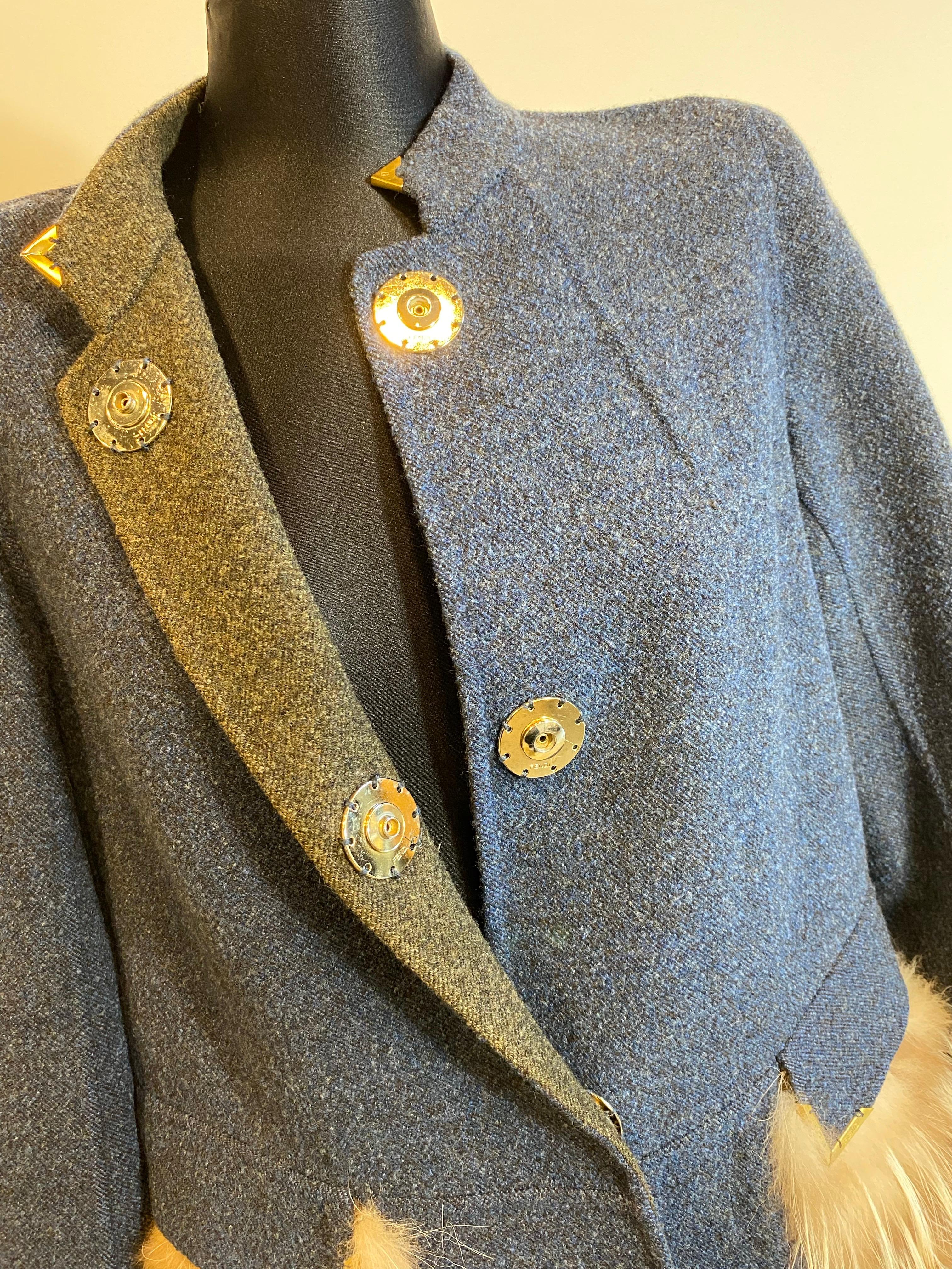 Fendi Mantel aus 100% Wolle in blau melange mit Pelzdetails an der Tasche im Angebot 3