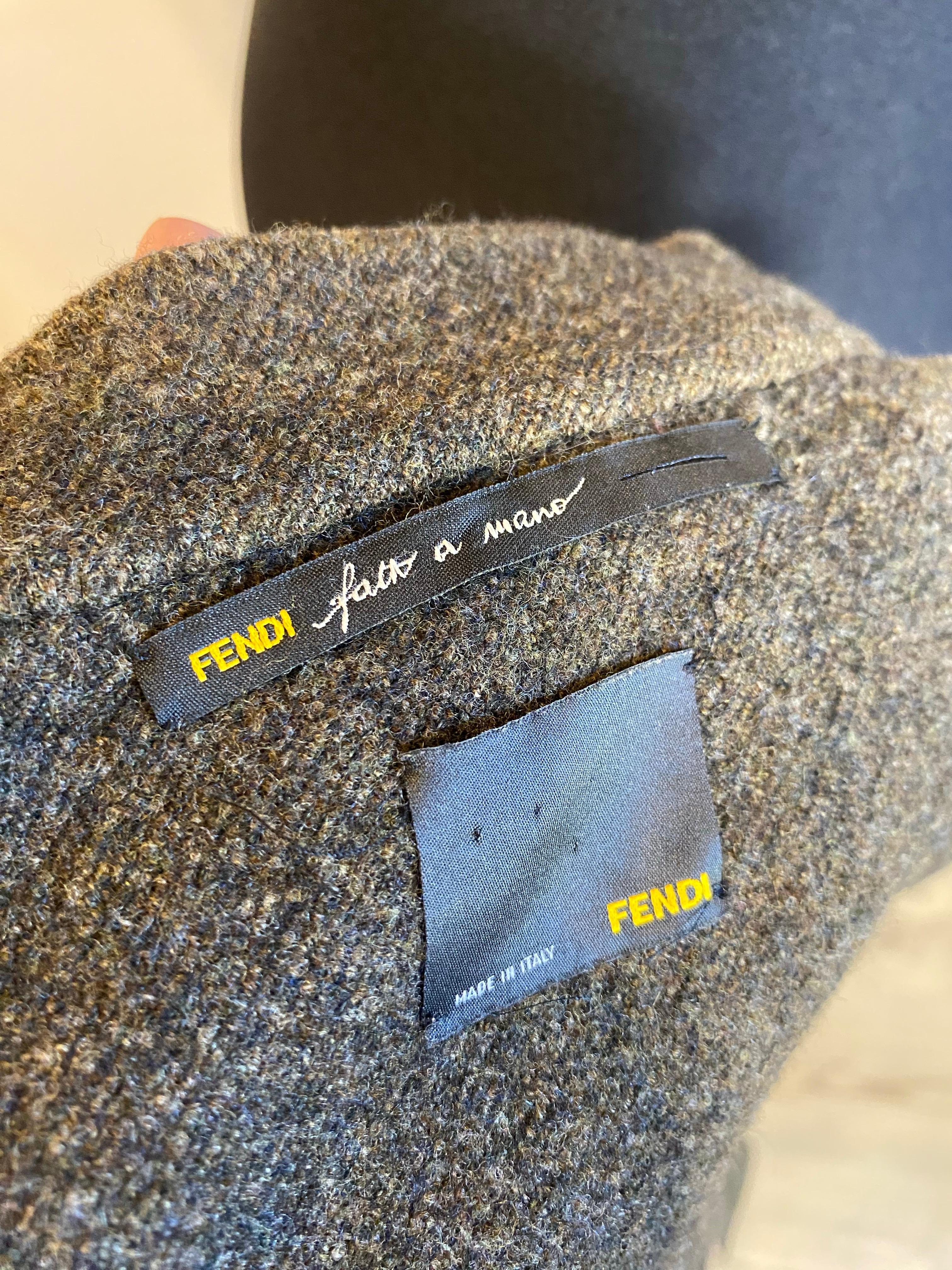 Fendi Mantel aus 100% Wolle in blau melange mit Pelzdetails an der Tasche im Angebot 4