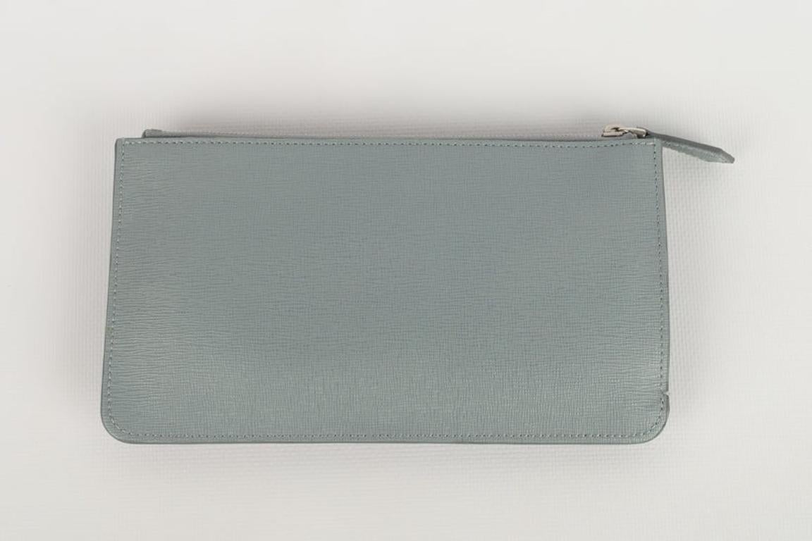 Fendi - (Made in Italy) Colored clutch bag.

Additional information:
Condition: Very good condition
Dimensions: Length: 20 cm - Height: 11 cm

Seller Reference: ACC85