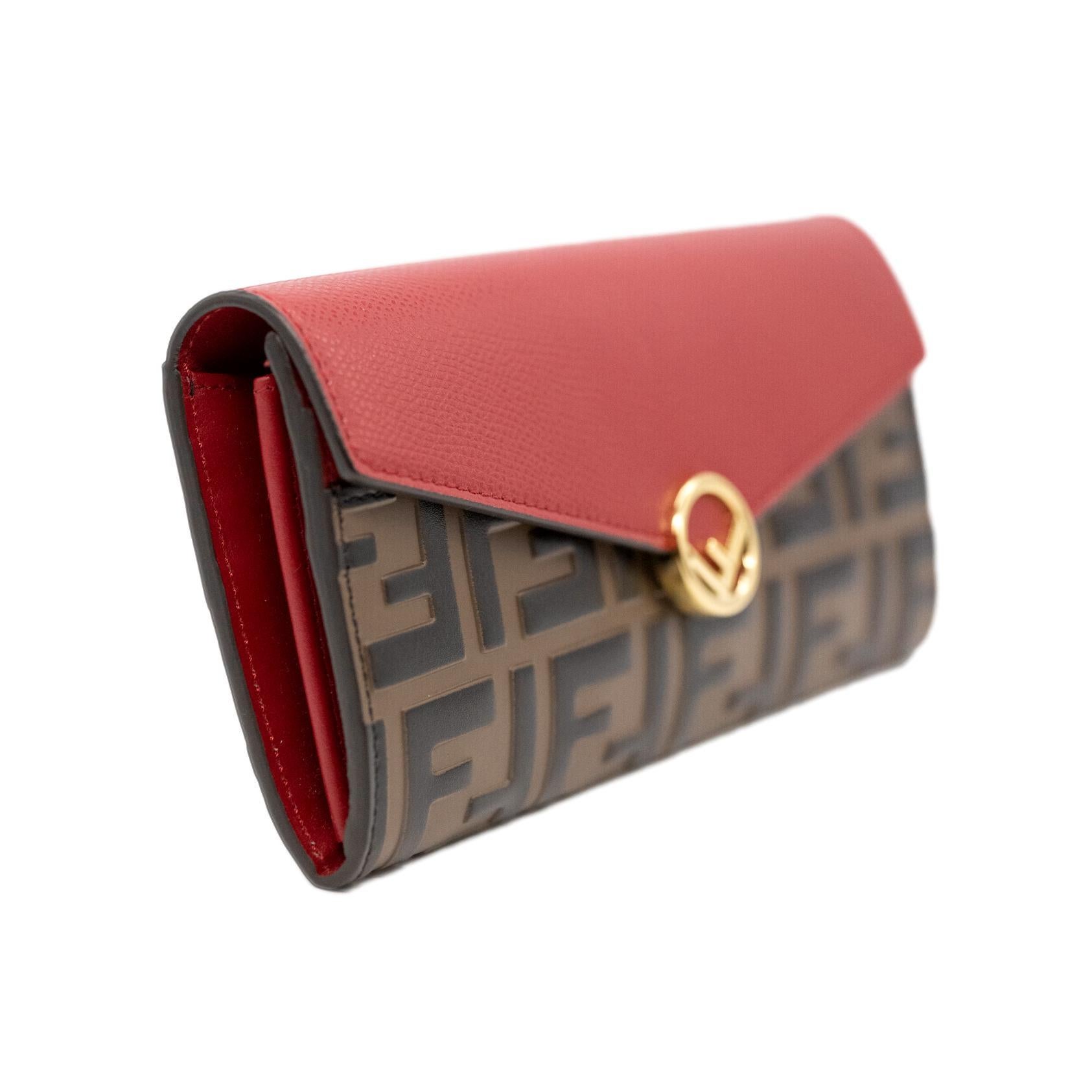 Fendi Continental Red Leather Embossed Wallet, 2020. In Excellent Condition For Sale In Banner Elk, NC