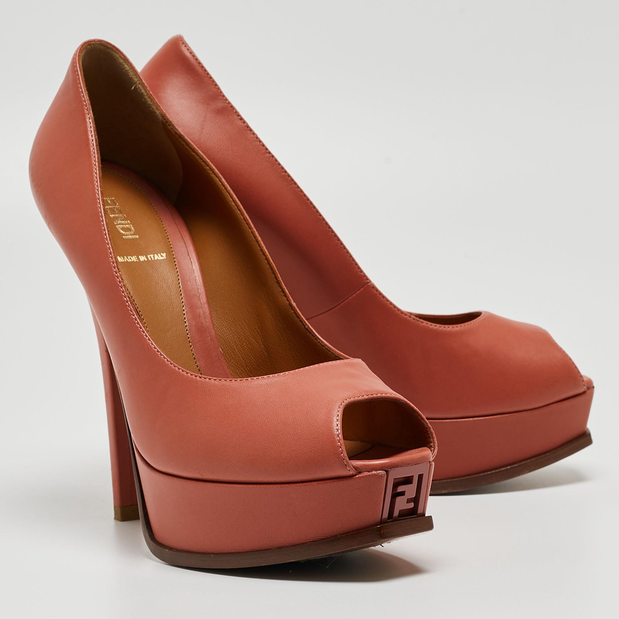 Fendi Koralle Rosa Leder Fendista Peep Toe Plateau Pumps Größe 40 im Angebot 3