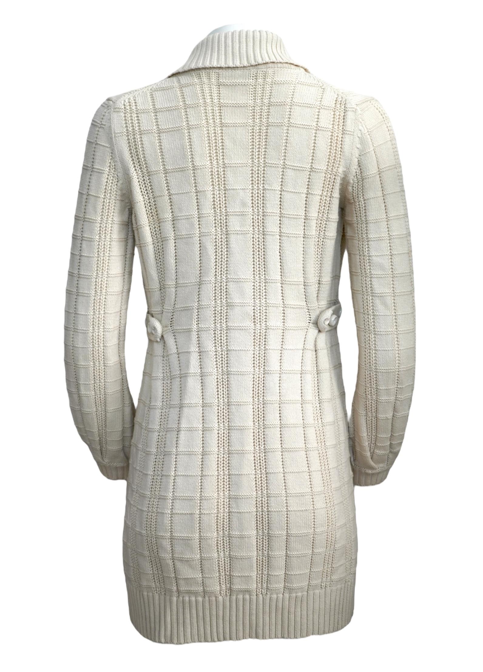 Fendi Cream Cardigan Sweater sz 38 In Excellent Condition For Sale In Beverly Hills, CA