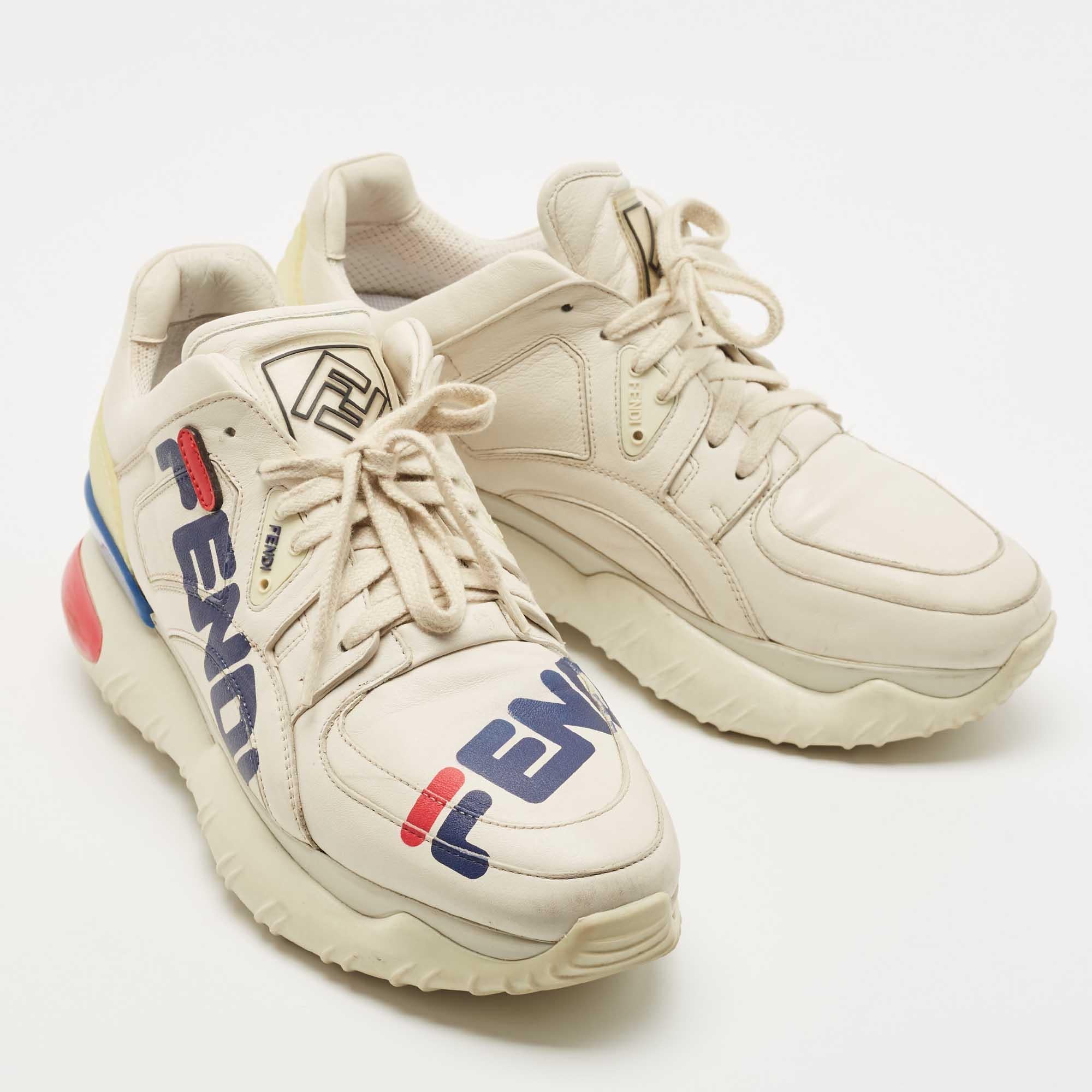 Fendi Crema Piel Fendi Fila Mania Logo Low Top Sneakers Talla 42 en Bueno estado para la venta en Dubai, Al Qouz 2