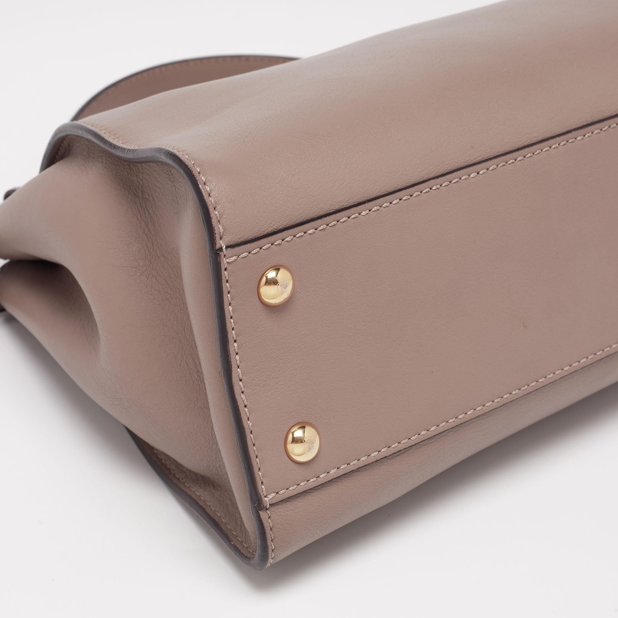 Fendi Cream Leather Medium Peekaboo Top Handle Bag In Good Condition In Dubai, Al Qouz 2