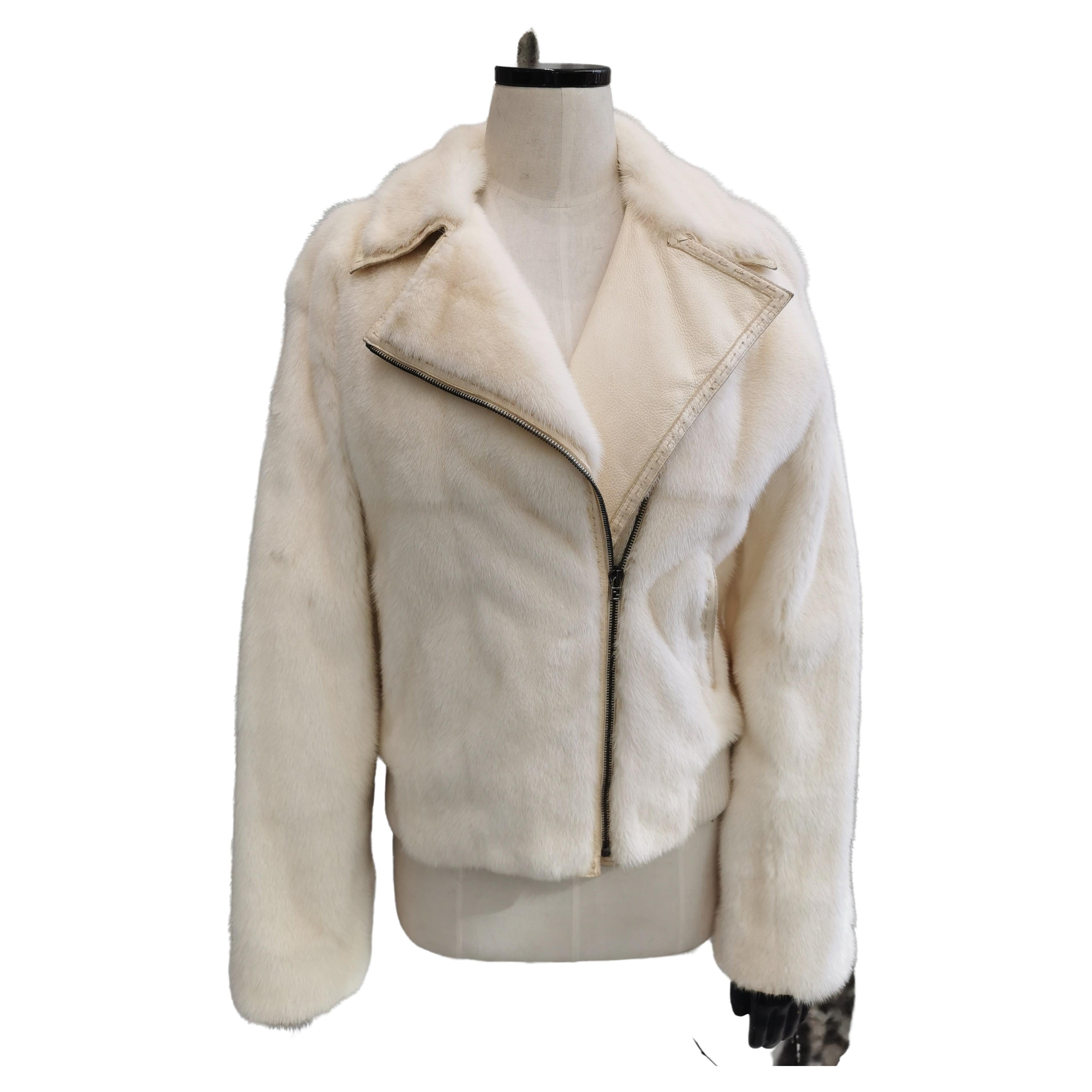 Fendi Cream Mink Fur Coat (Size 12 - L) 

When it comes to fur, Fendi is the ultimate reference in quality and style. This stunning Fendi coat is a classic with the perfecto design and leather stitching workmanship. It has a classic notch collar