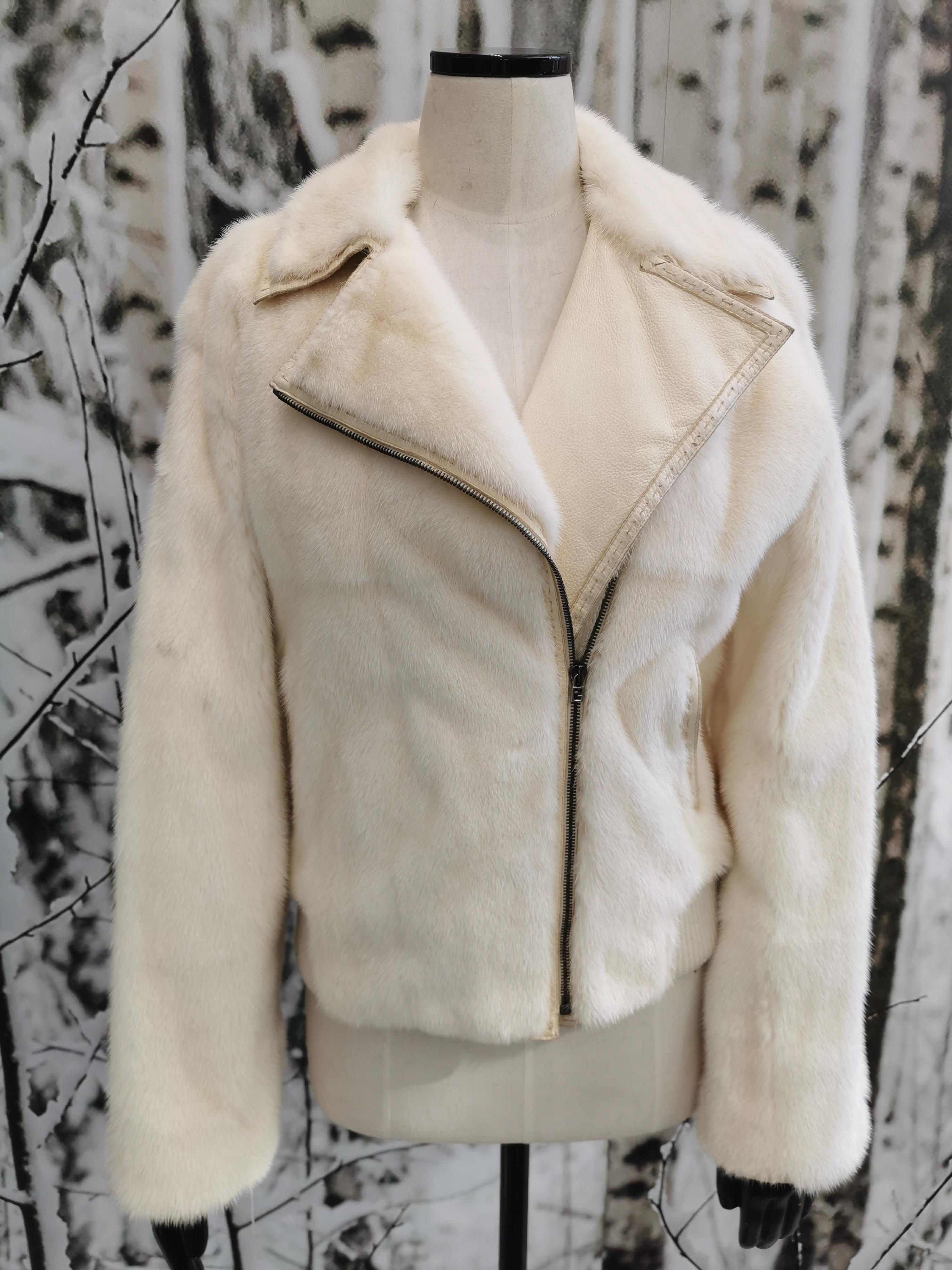 Mint Vintage Fendi Cream Mink Fur Coat (Size 12 - L) In New Condition For Sale In Montreal, Quebec