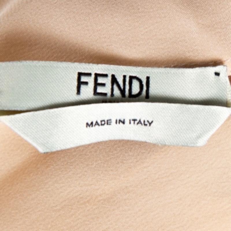 Chemisier à manches longues festonné en soie crème Fendi S Bon état - En vente à Dubai, Al Qouz 2