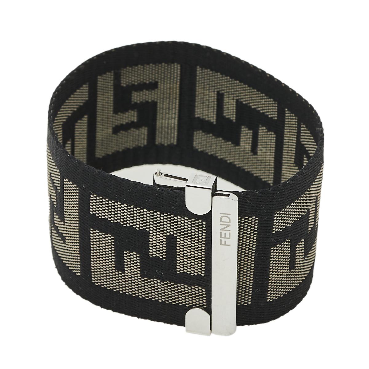 Fendi Cream Stainless Steel and Canvas Orologi 1120G Women's Wristwatch 45 mm In Good Condition In Dubai, Al Qouz 2