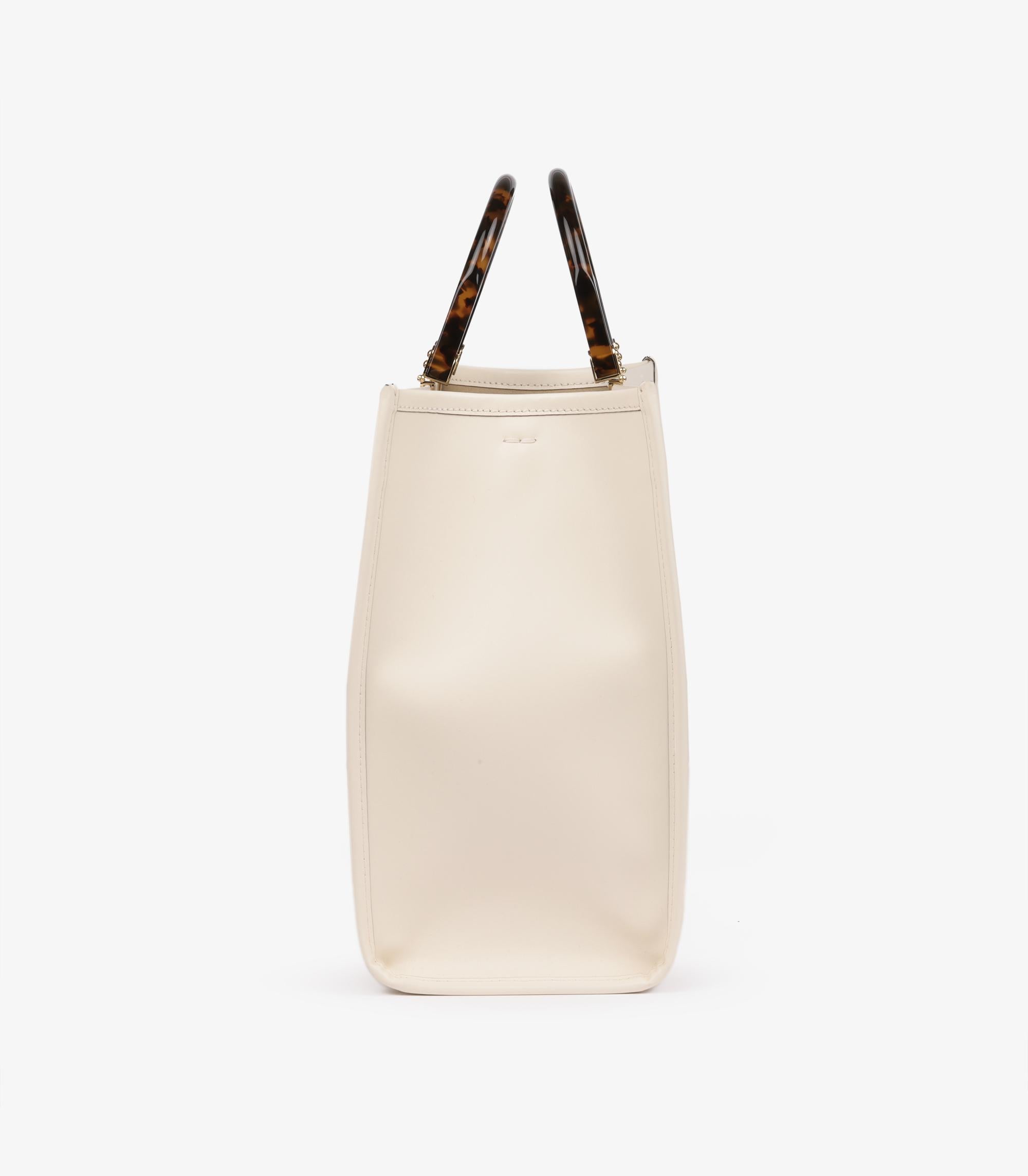 Fendi Creme & Taupe Geprägtes Kalbsleder Medium Sunshine Tote im Angebot 1