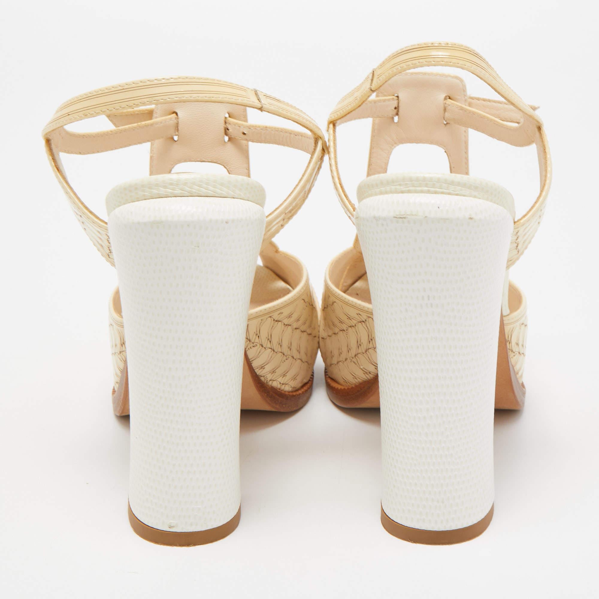 Fendi Cream/White Laser Cut Leather Block Heel Sandals Size 39 In Good Condition In Dubai, Al Qouz 2