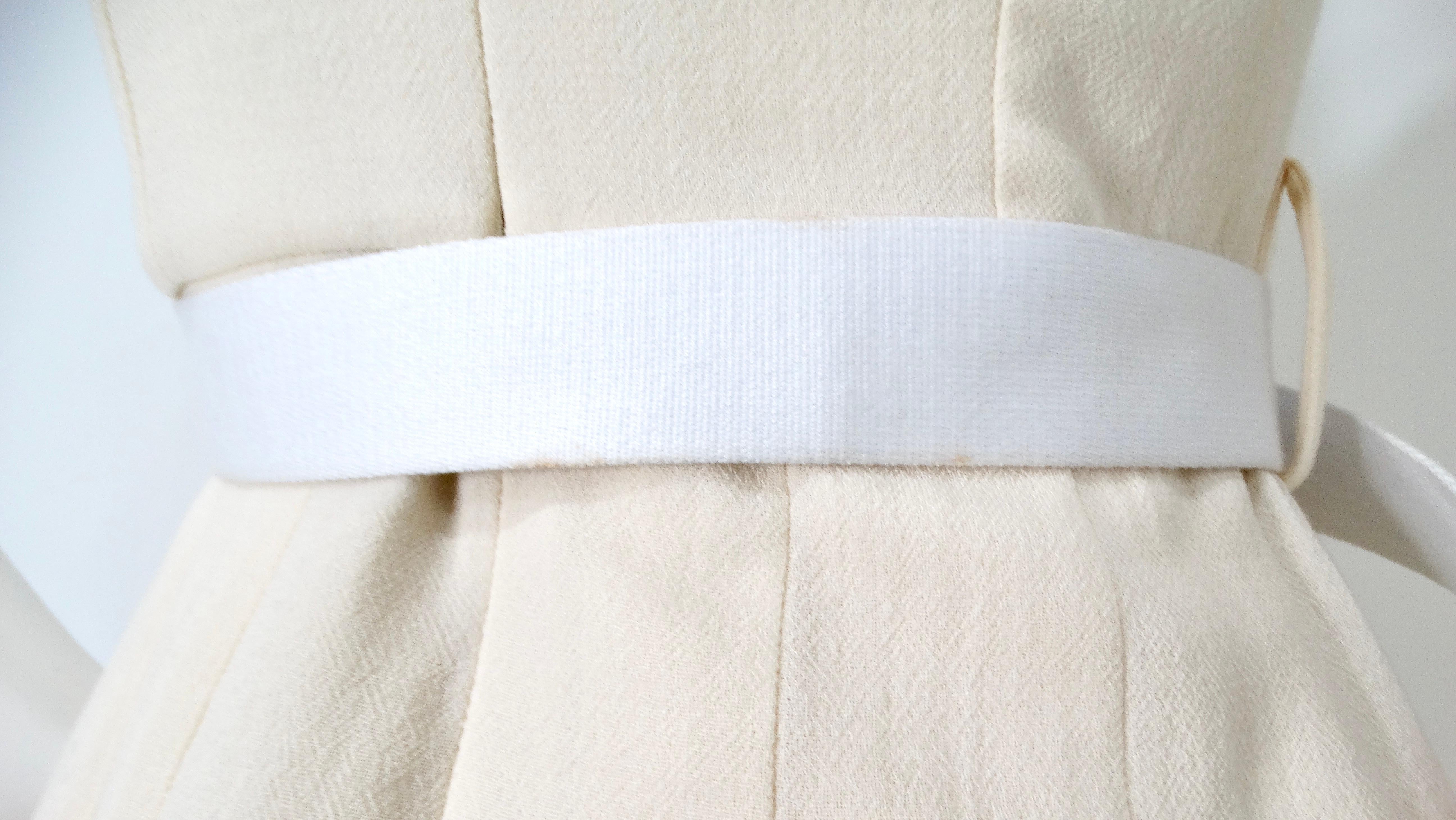 Fendi Cream Cream Wool Buckle Belted Dress With Floral Detailed Neckline (Robe ceinturée en laine avec encolure fleurie) en vente 5