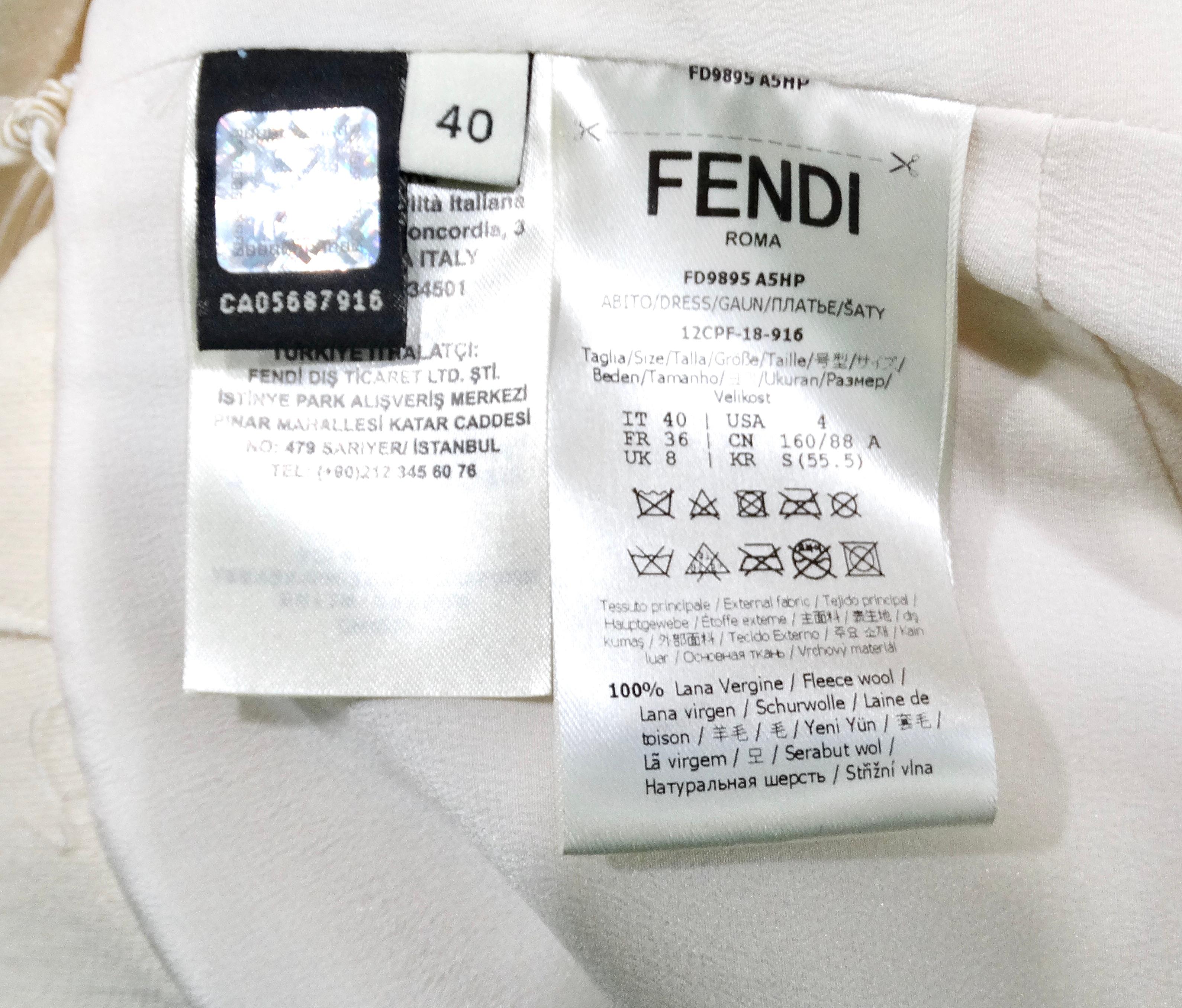 Fendi Cream Cream Wool Buckle Belted Dress With Floral Detailed Neckline (Robe ceinturée en laine avec encolure fleurie) en vente 7