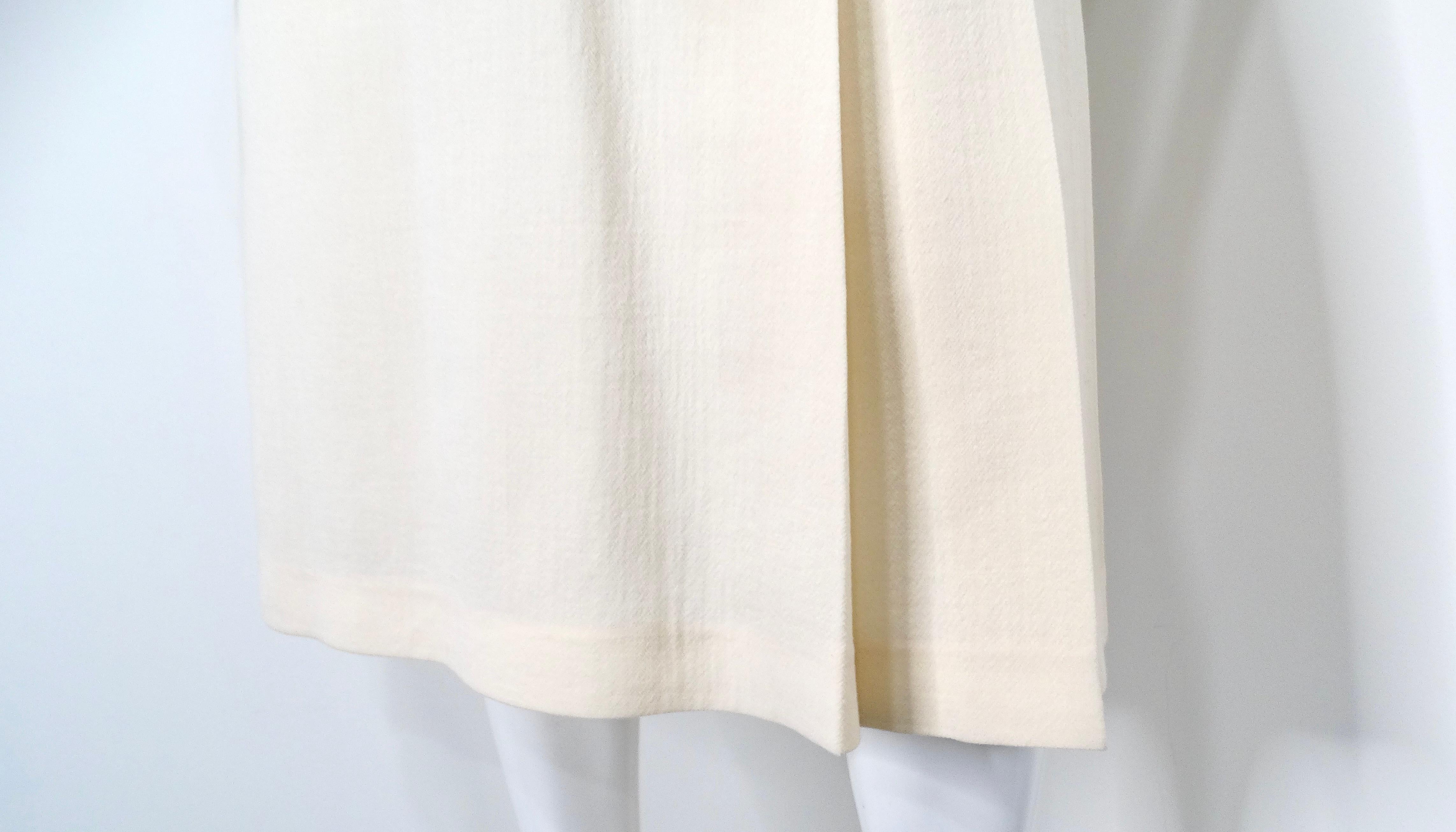 Fendi Cream Cream Wool Buckle Belted Dress With Floral Detailed Neckline (Robe ceinturée en laine avec encolure fleurie) en vente 1