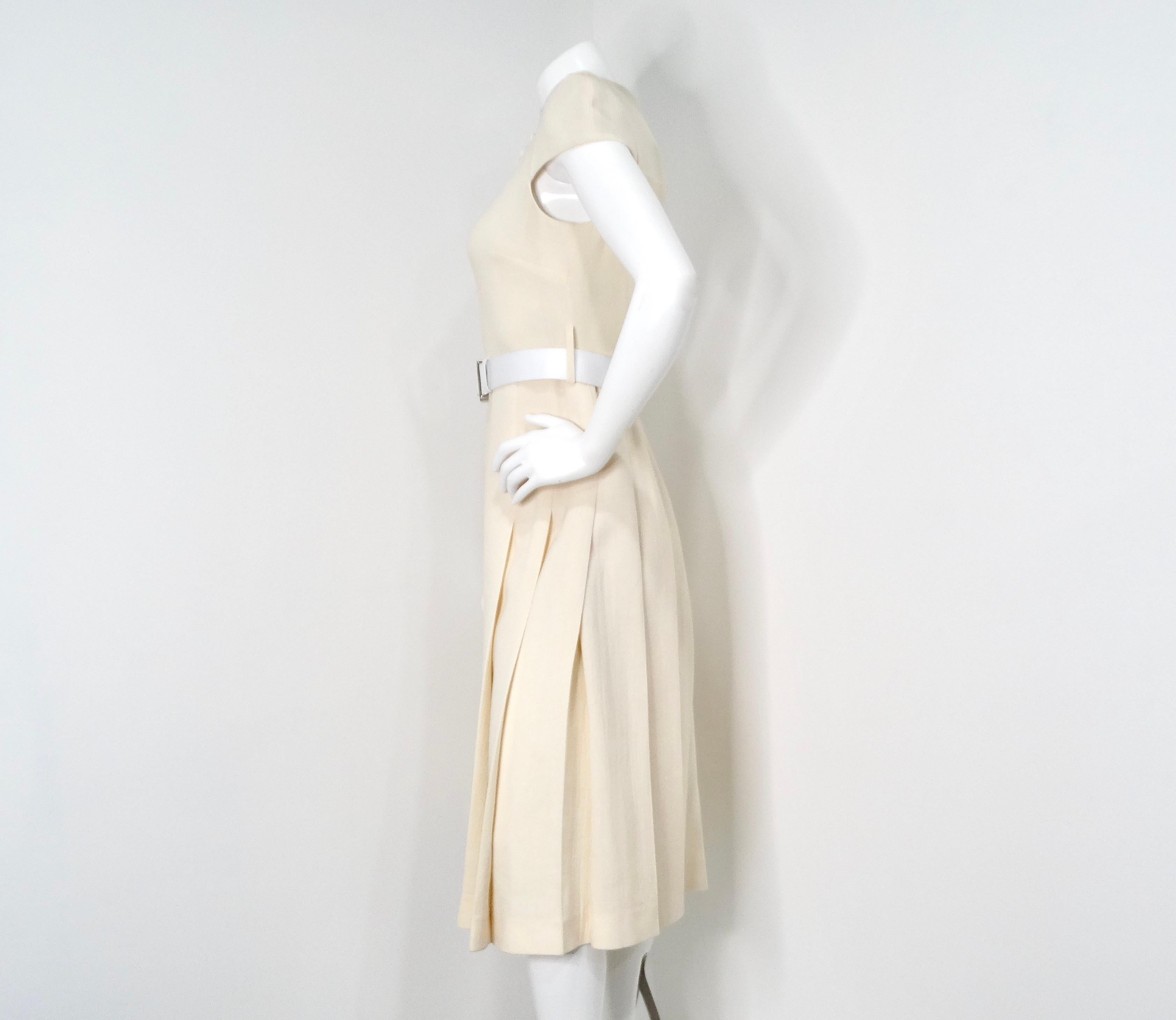 Fendi Cream Cream Wool Buckle Belted Dress With Floral Detailed Neckline (Robe ceinturée en laine avec encolure fleurie) en vente 2
