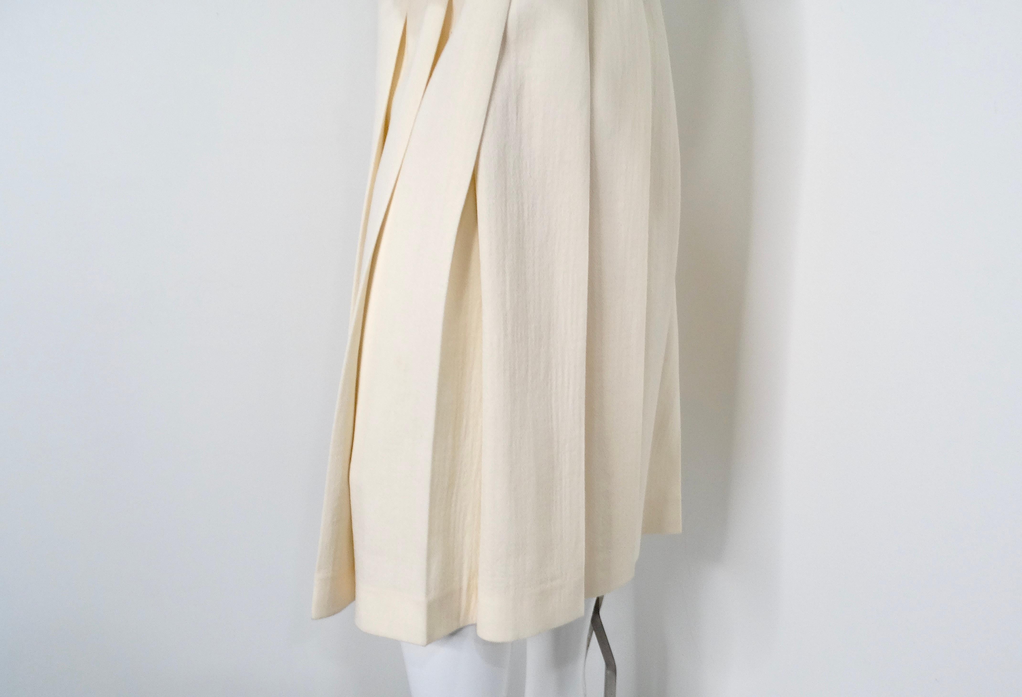 Fendi Cream Cream Wool Buckle Belted Dress With Floral Detailed Neckline (Robe ceinturée en laine avec encolure fleurie) en vente 3