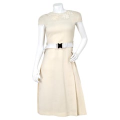 Fendi - Vestito con cintura con fibbia in lana color crema e scollatura con dettagli floreali