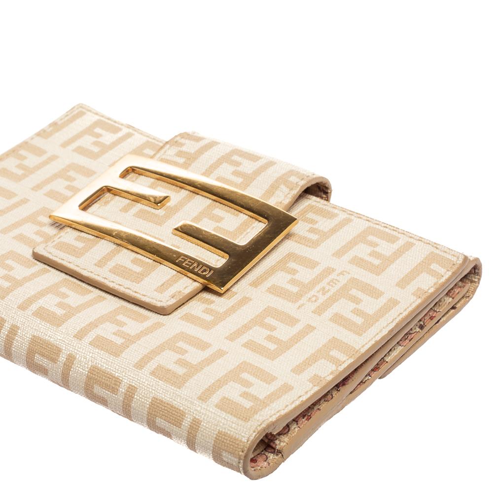 Fendi Cream Zucchino Coated Canvas FF Flap Compact Wallet In Good Condition In Dubai, Al Qouz 2