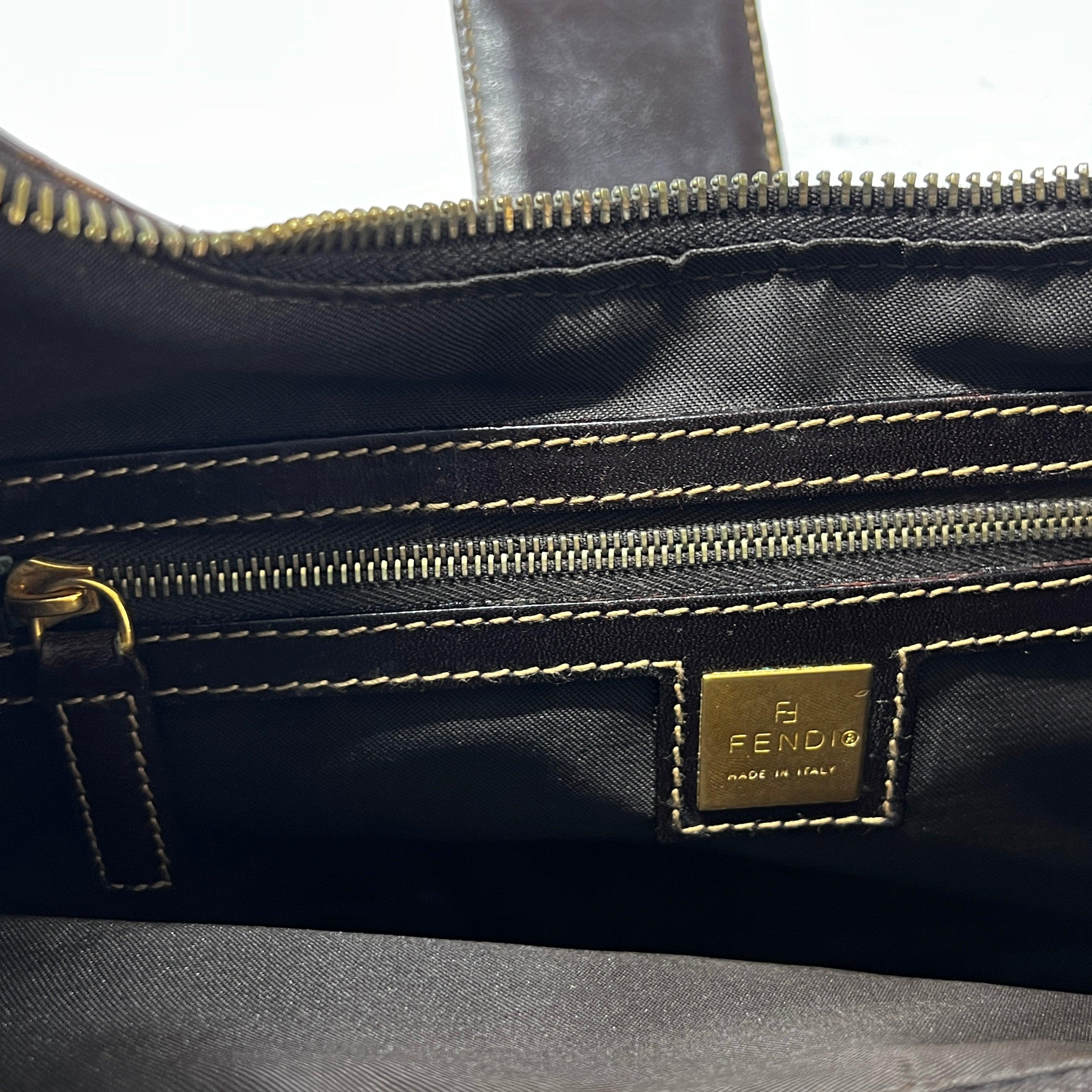Fendi Croissant Tasche Braun Lack Monogram im Angebot 5