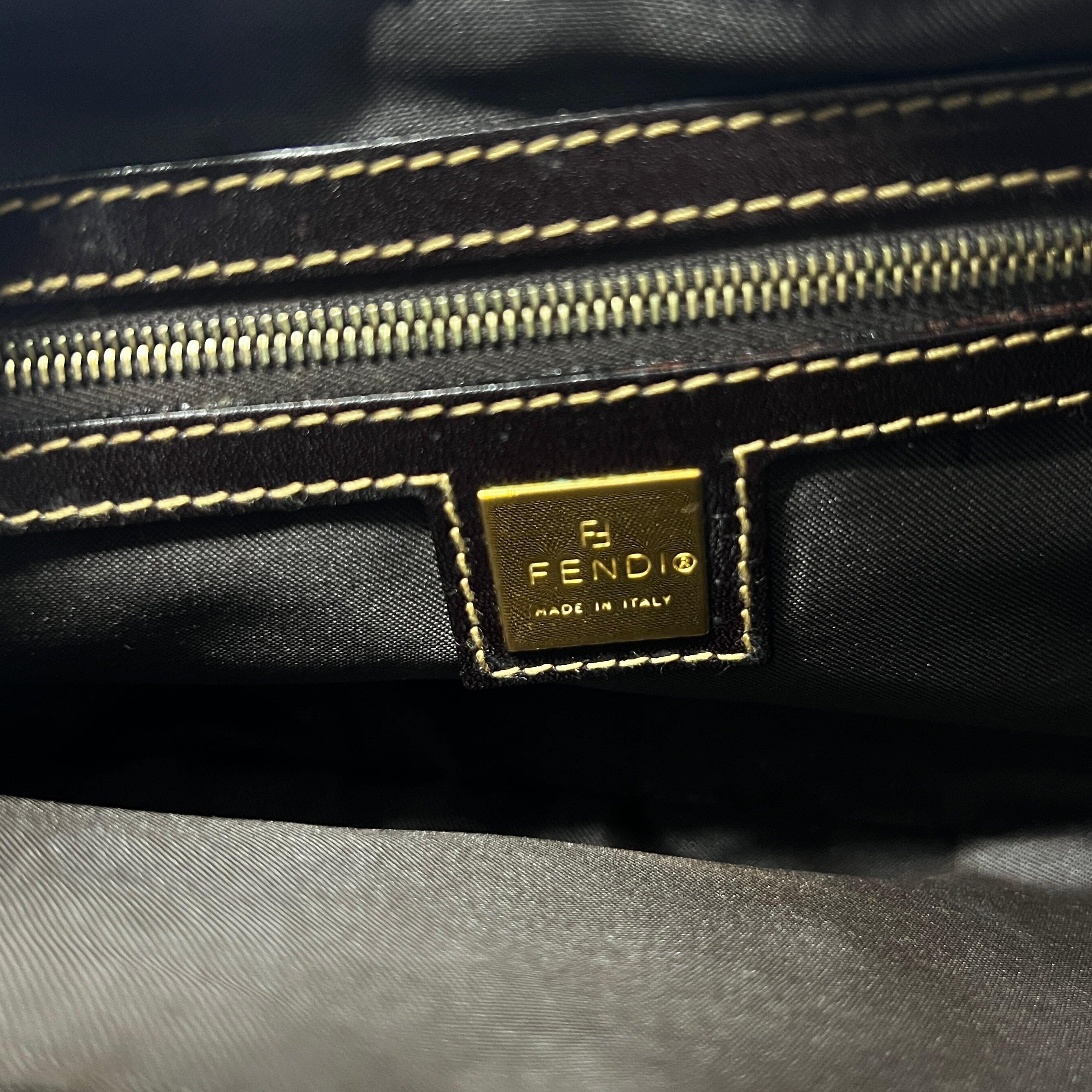 Fendi Croissant Tasche Braun Lack Monogram im Angebot 4