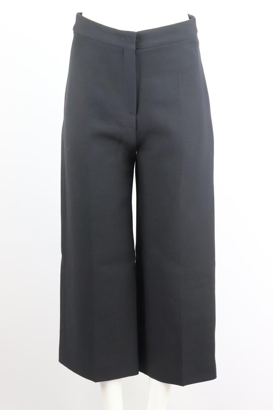 Fendi cropped wool and silk blend wide leg pants. Black. Hook and zip fastening at front. 77% Wool, 23% silk. Size IT 38 (UK 6, US 2, FR 34). Waist: 28 in. Hips: 40 in. Length: 35 in. Inseam: 23.5 in. Rise: 12 in
