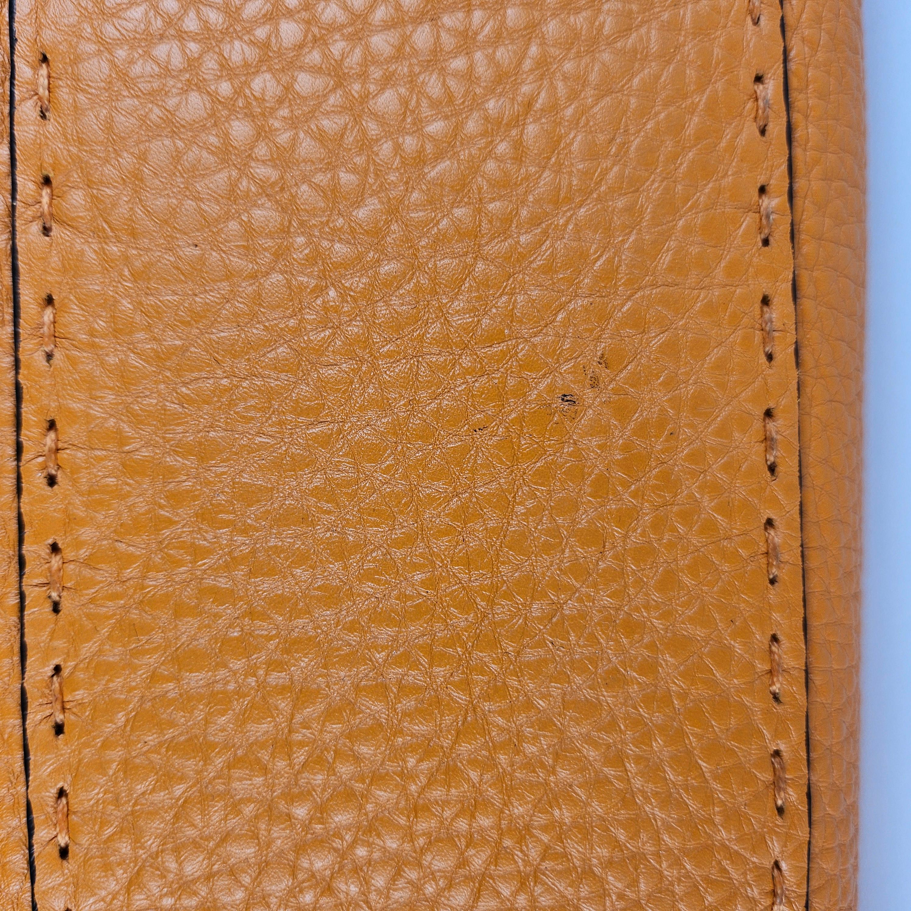 Fendi Cuoio Romano Selleria - Sac à main emblématique Peekaboo bicolore orange pierre, taille moyenne en vente 5