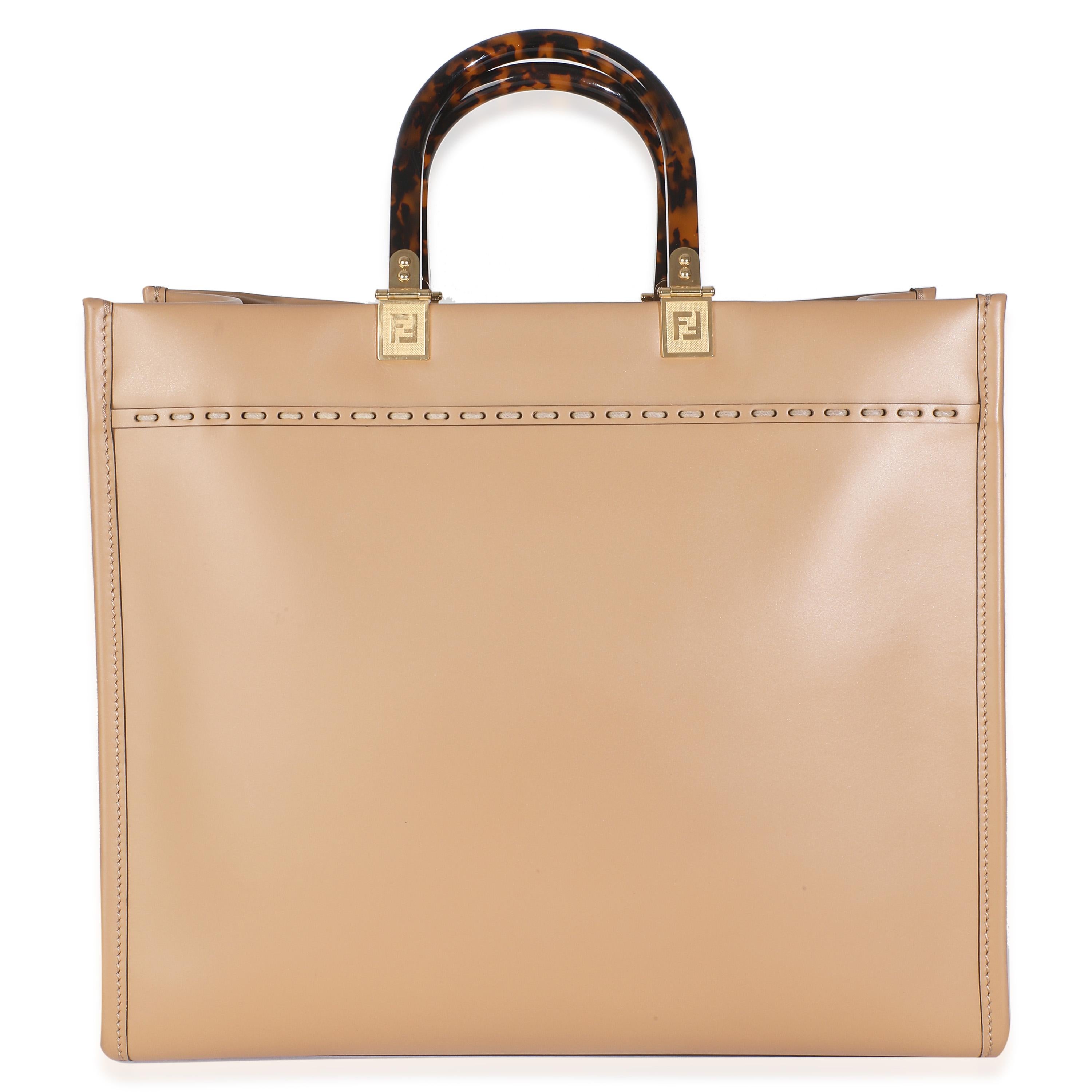 Título del listado: Fendi Beige Oscuro Piel de becerro Pitón Medio Fendi Sunshine Shopper Tote
SKU: 146439
Estado: Seminuevo 
Estado del bolso: Muy bueno
Comentarios sobre el estado: El artículo está en muy buen estado, con pequeños signos de