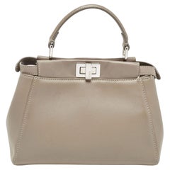 Mini sac à main Peekaboo en cuir beige foncé Fendi