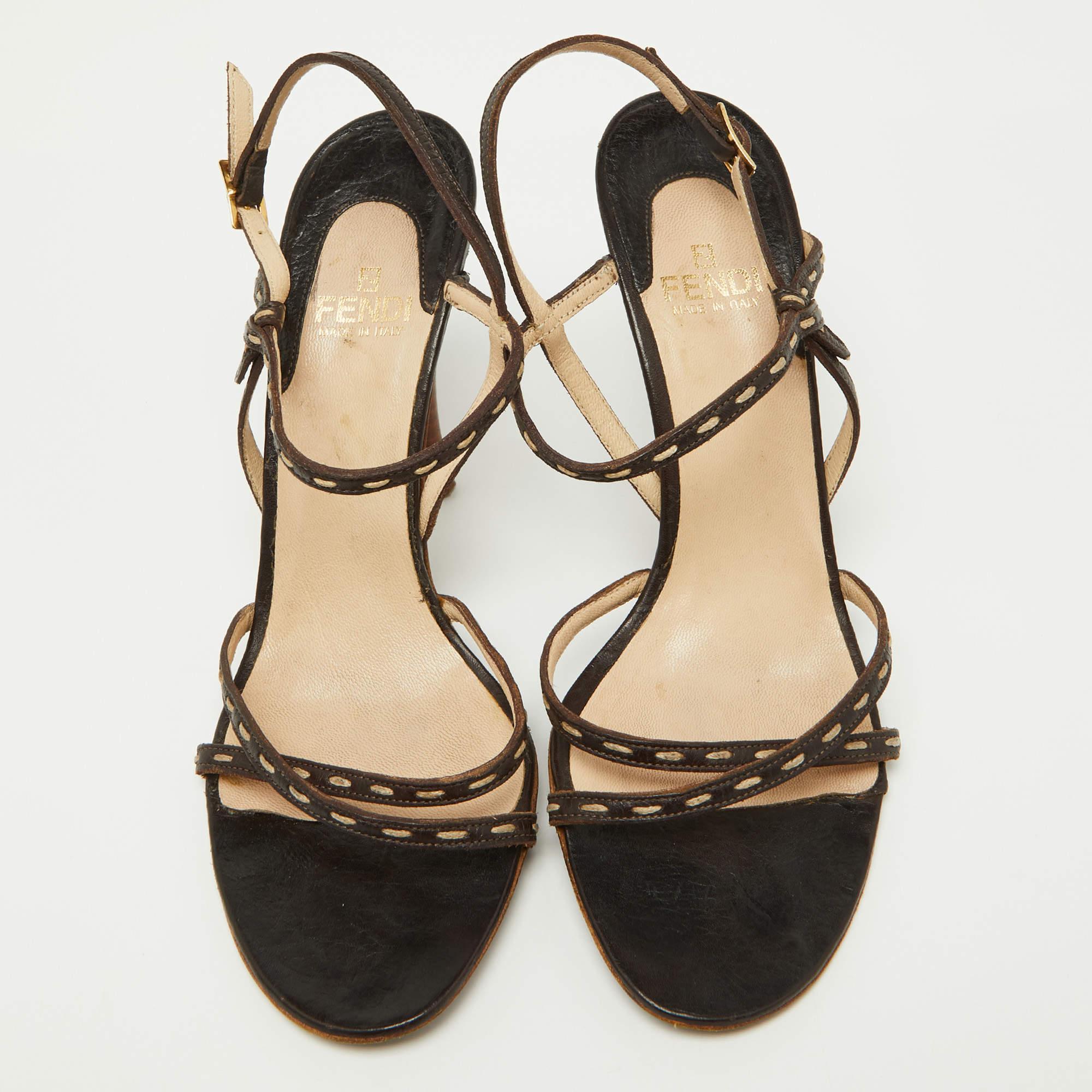 Fendi Dunkelbraun/Creme Stitch Leder Riemchensandalen Größe 37.5 (Braun) im Angebot