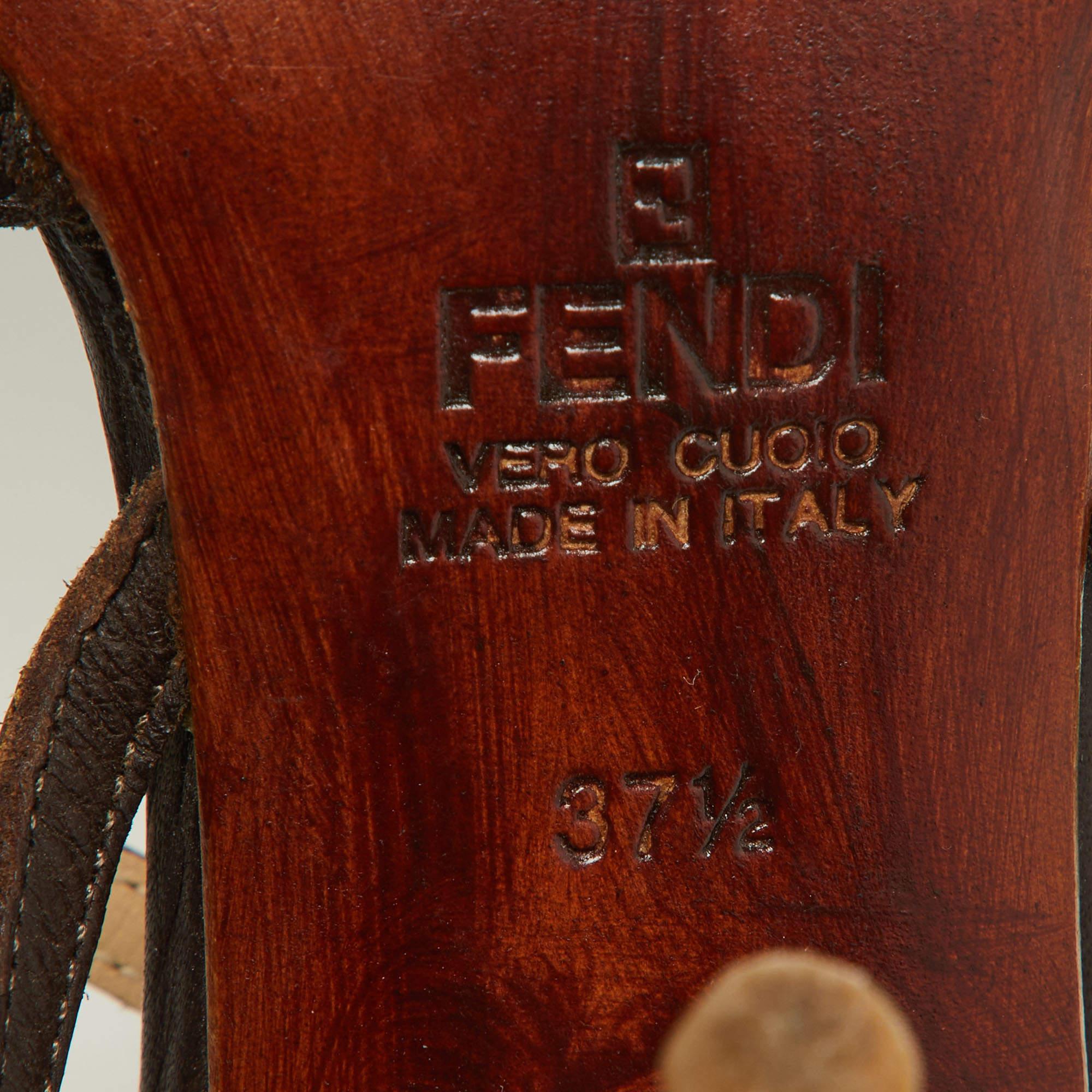 Fendi Dunkelbraun/Creme Stitch Leder Riemchensandalen Größe 37.5 im Angebot 3