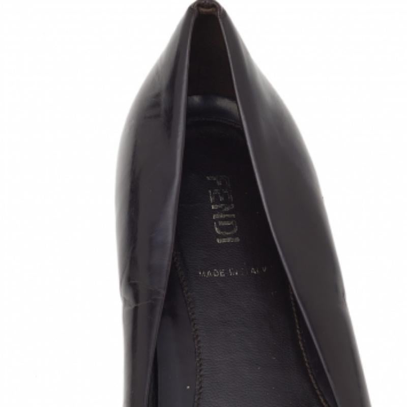 Fendi Bailarinas de cuero marrón oscuro con adornos Talla 39 en Bastante bueno estado para la venta en Dubai, Al Qouz 2