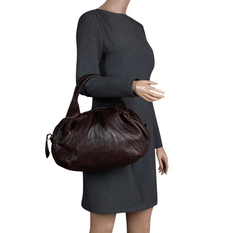 Fendi Dark Brown Leather Large Spy Bag In Good Condition For Sale In Dubai, Al Qouz 2
