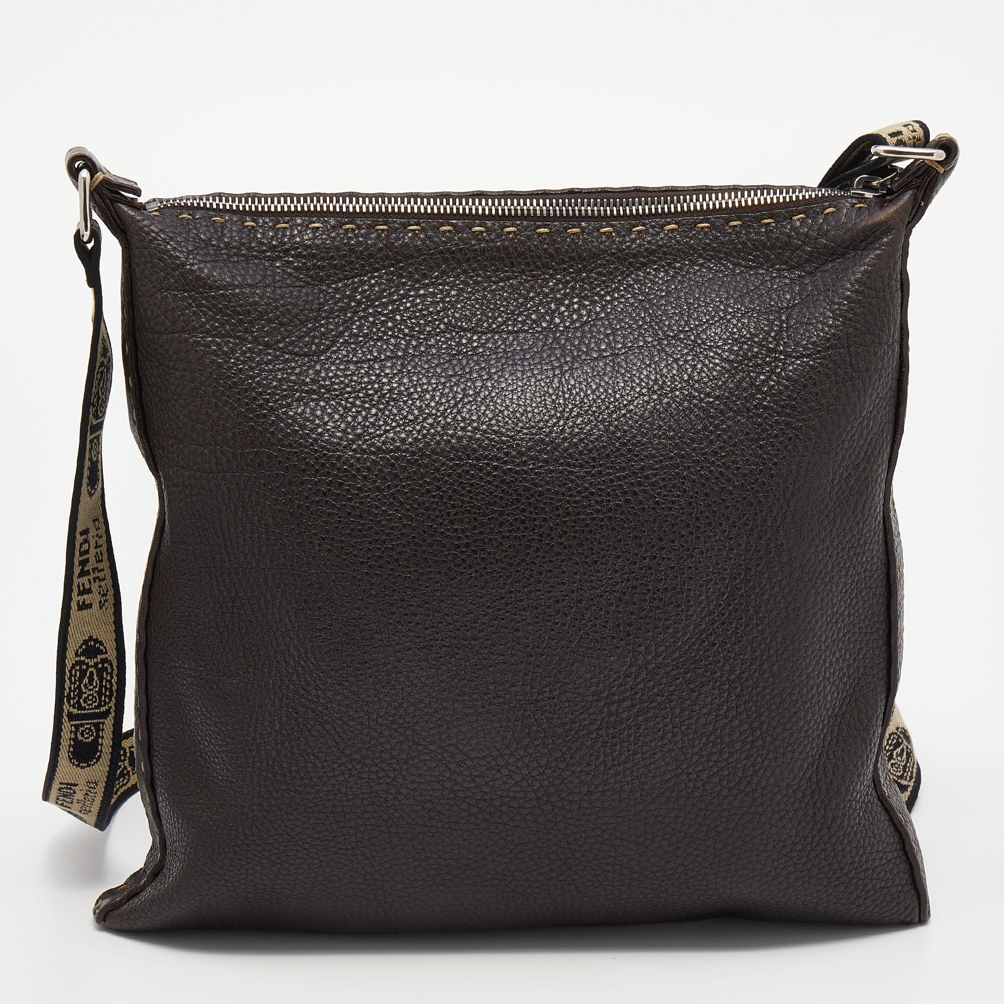 Made from leather, this Fendi messenger bag is as stylish as practical. It features silver-tone hardware, a brand signature on the front shoulder strap, and a shoulder strap. Lined with fabric, its spacious interior can comfortably carry your daily
