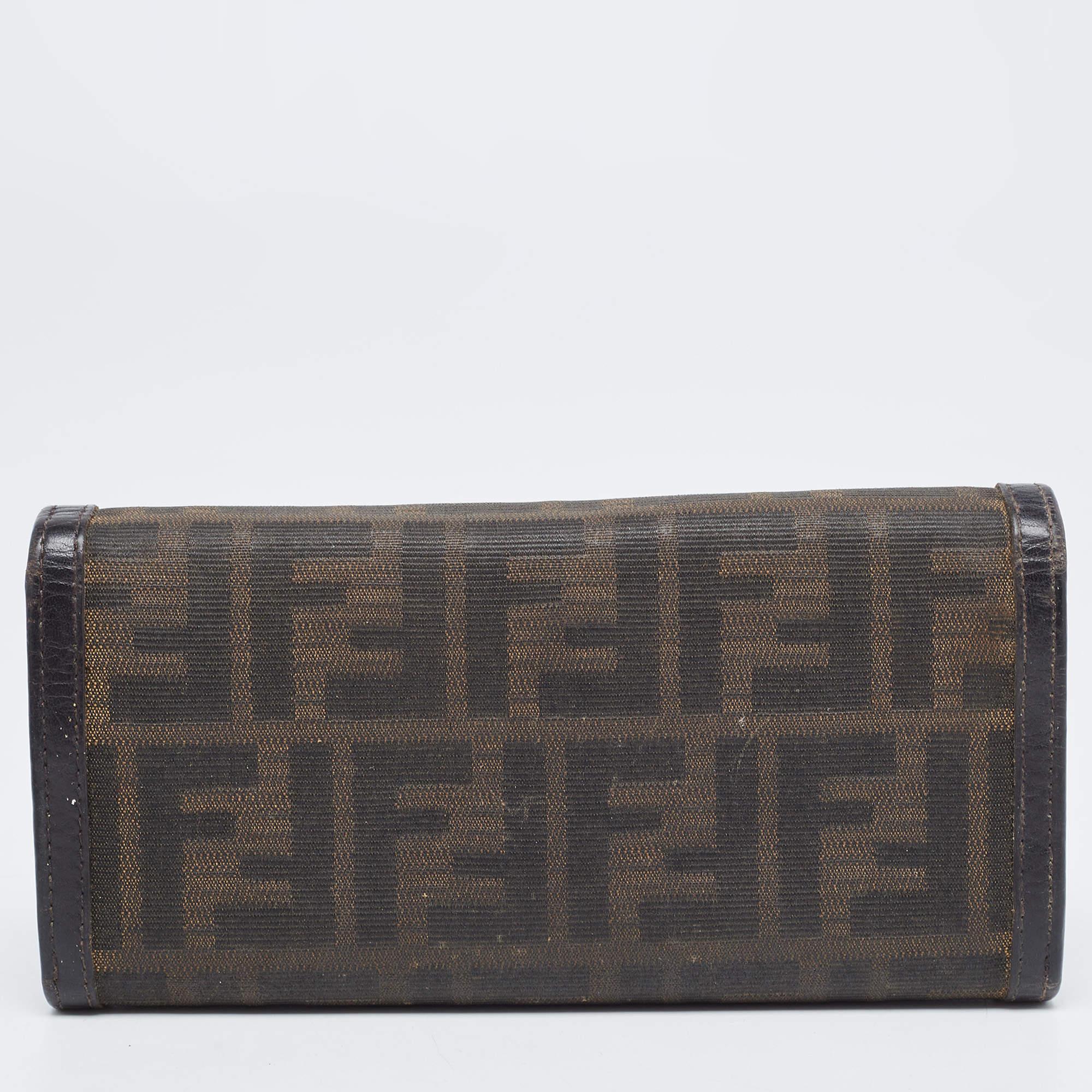 Fendi Dark Brown/Tobacco Zucca Canvas and Leather Trifold Continental Wallet In Good Condition In Dubai, Al Qouz 2