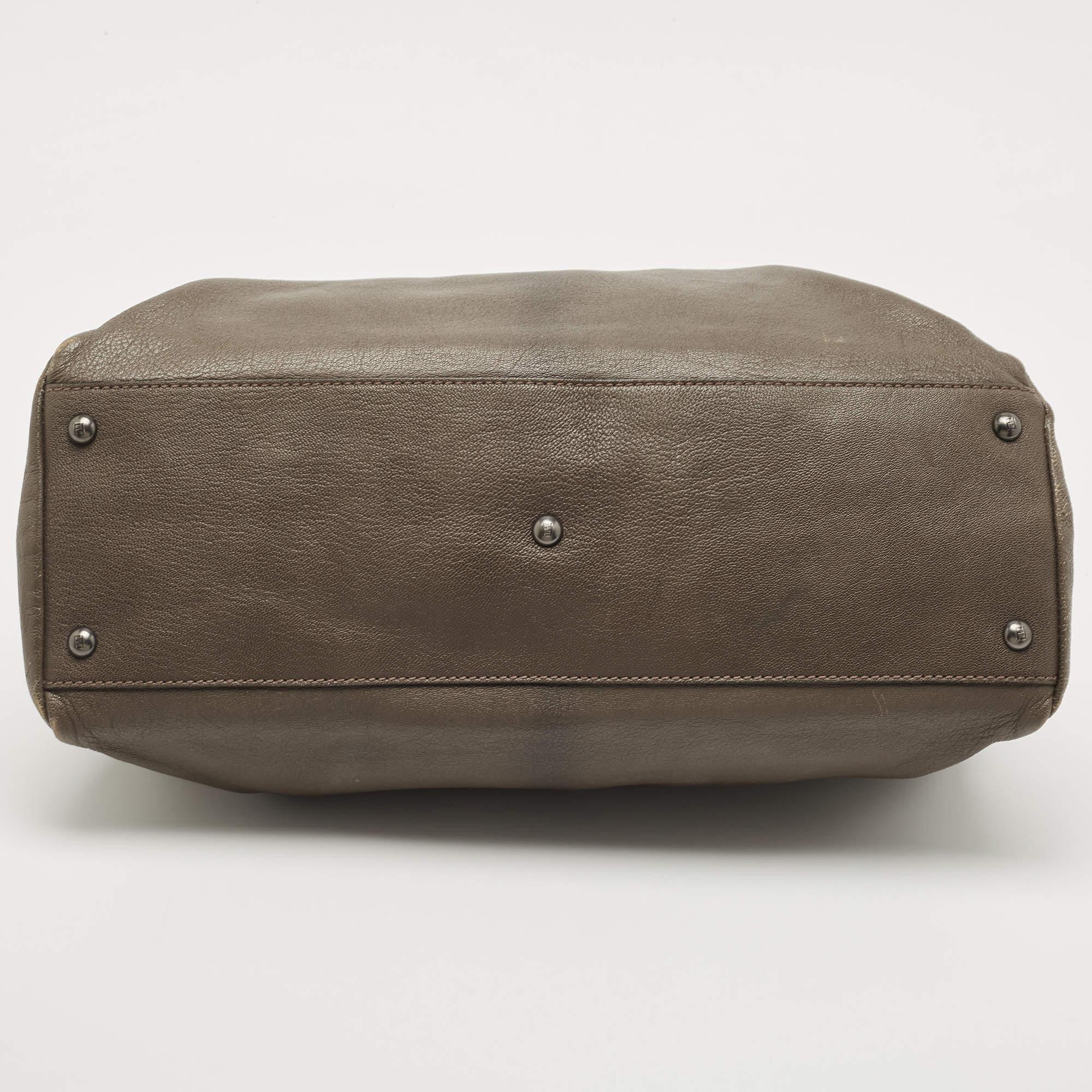 Fendi Dark Grey Leather Large Peekaboo Top Handle Bag In Good Condition In Dubai, Al Qouz 2