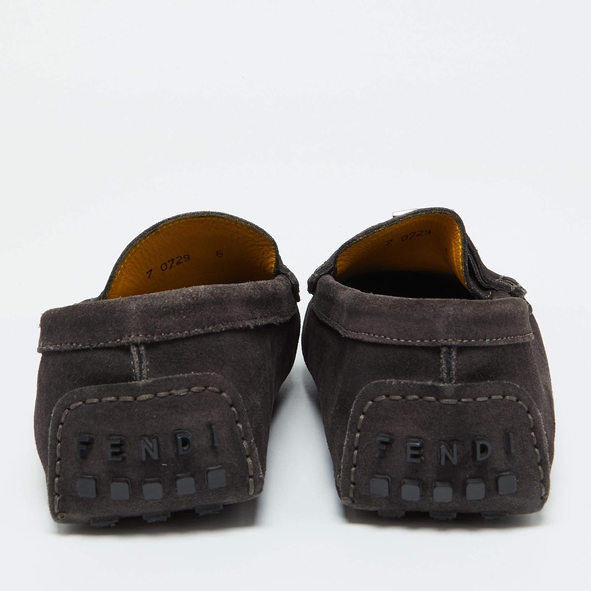 Fendi Mocassins en daim gris foncé Taille 40 Pour hommes 